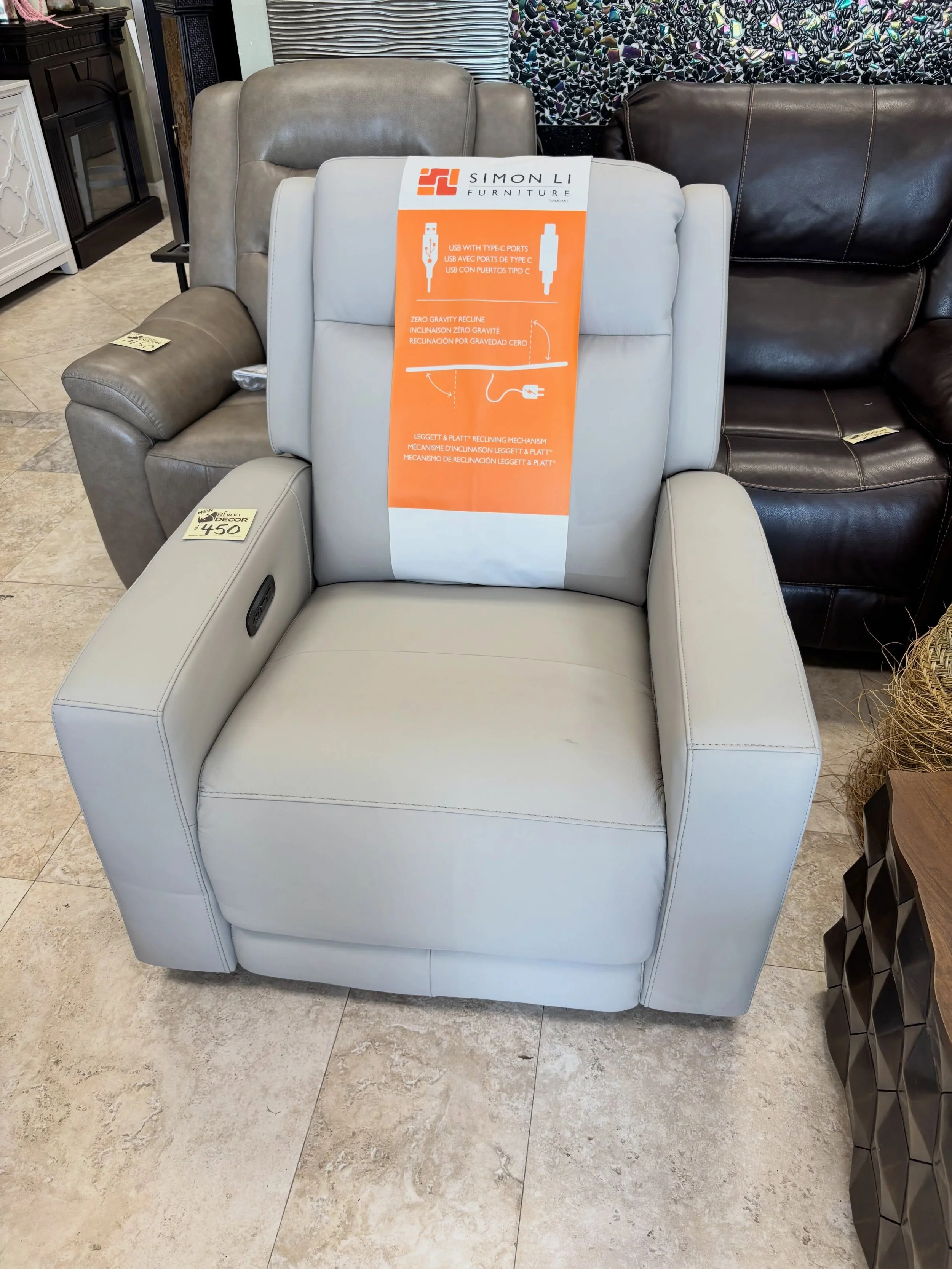 JUST ARRIVED &mdash; a versatile piece with lasting appeal.

Wren Zero Gravity Power Leather Recliner with Power Headrest
✅ New in the box
📏 37&rdquo; x 40&rdquo; x 40.5&rdquo;H
💲 450

Available now at Rhino Decor
📍 13393 W Colonial Dr, Winter Gar