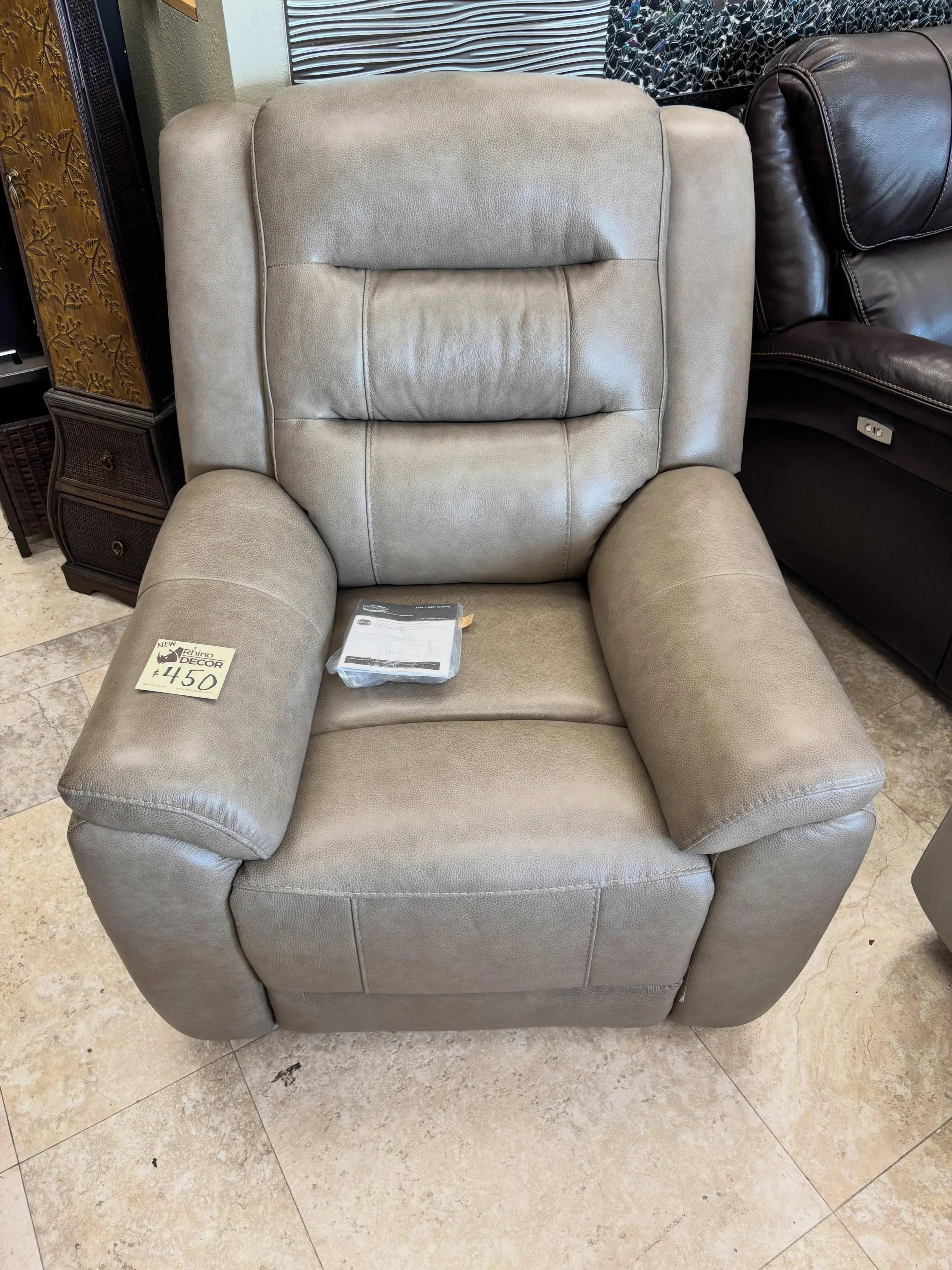 JUST ARRIVED &mdash; another great find at Rhino Decor.

Mason Taupe Leather Power Recliner 
✅ New Condition, Out of the box
📏  36&rdquo; x 40&rdquo; x 42&rdquo;H
💲 450

Available now at Rhino Decor
📍 13393 W Colonial Dr, Winter Garden, FL 34787
?