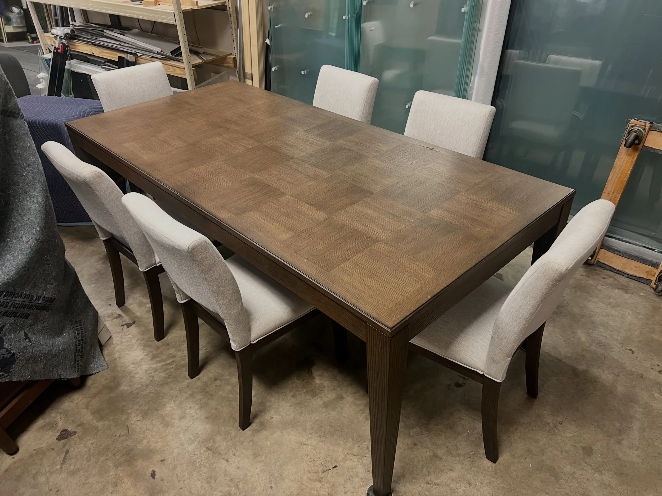JUST ARRIVED &mdash; classic style, smart savings.

Henredon 7pc Dining Table Set 
✅ Like New Condition, Table has 2 small scratches on top.
📏 Table: 84&rdquo; x 40&rdquo; x 30&rdquo;H, Chairs: 19&rdquo; x 24&rdquo; x 35&rdquo;H
💲 699

Available no