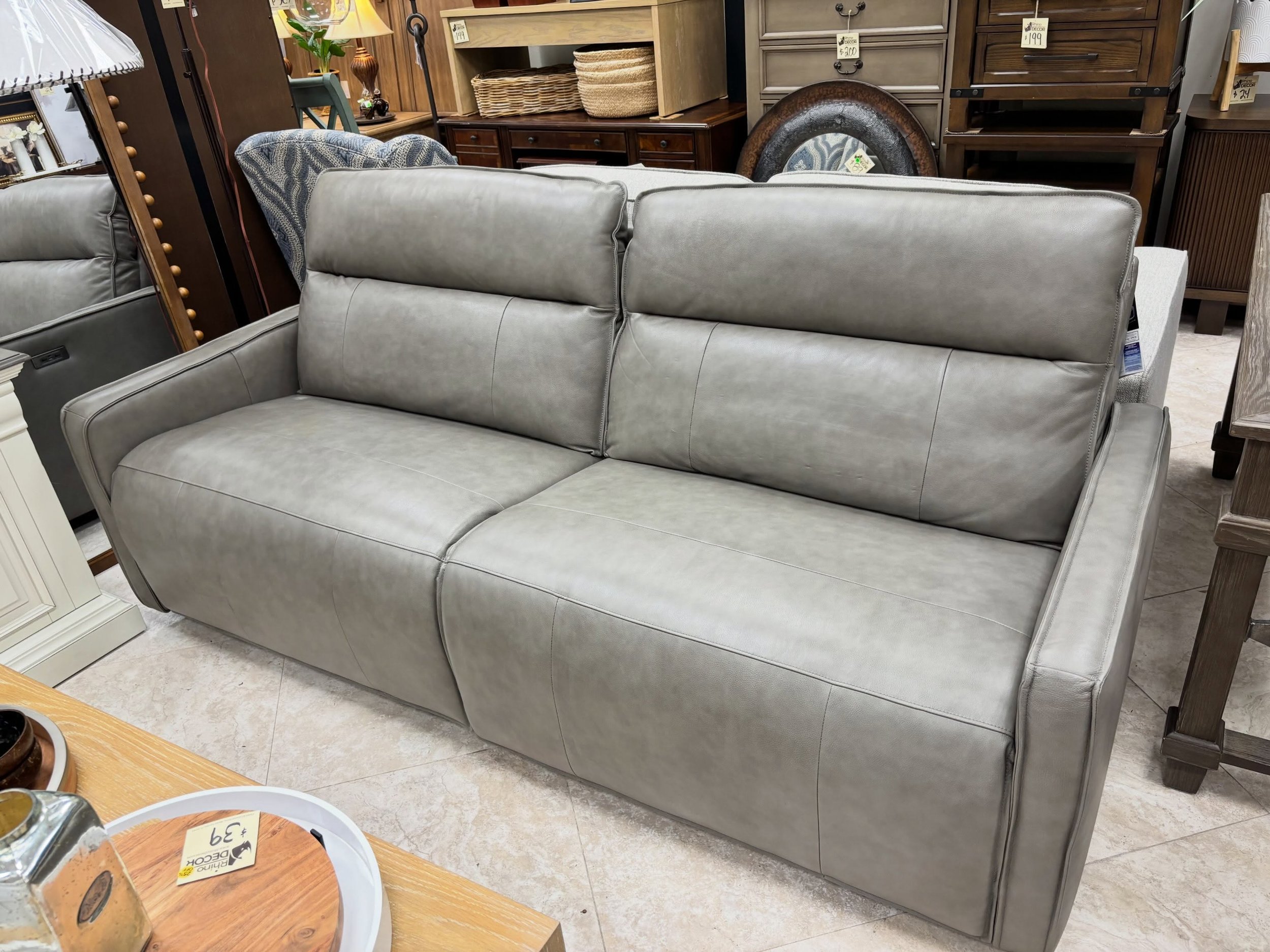 NEW TO THE FLOOR - Luxury look for less. 

Leather Henredon Power Reclining Sofa
✅ Like New Condition
📏 87.5&rdquo; x 36.5&rdquo; x 39&rdquo;H
💲 699

 Rhino Decor
📍 13393 W Colonial Dr, Winter Garden, FL 34787
🕙 Tue&ndash;Thu 10&ndash;5 | Fri&nda