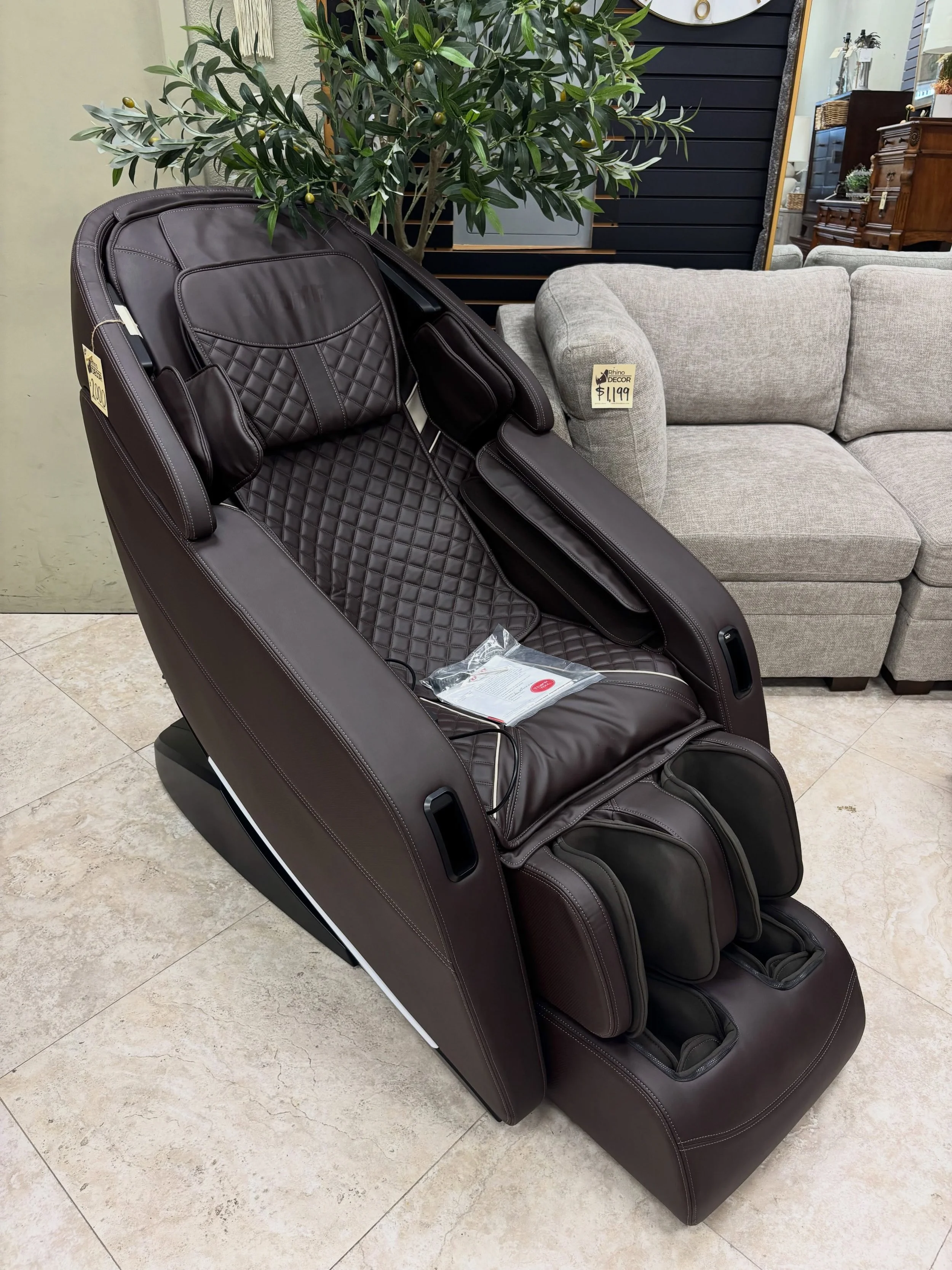 JUST ARRIVED &mdash; and priced to move.

Kyota Yugana M780 4D Massage Chair
✅ Like New Condition 
📏 31&rdquo; x 59&rdquo; x 46&rdquo;H
 💲 2000

Available now at Rhino Decor
📍 13393 W Colonial Dr, Winter Garden, FL 34787
🕙 Tue&ndash;Thu 10&ndash;