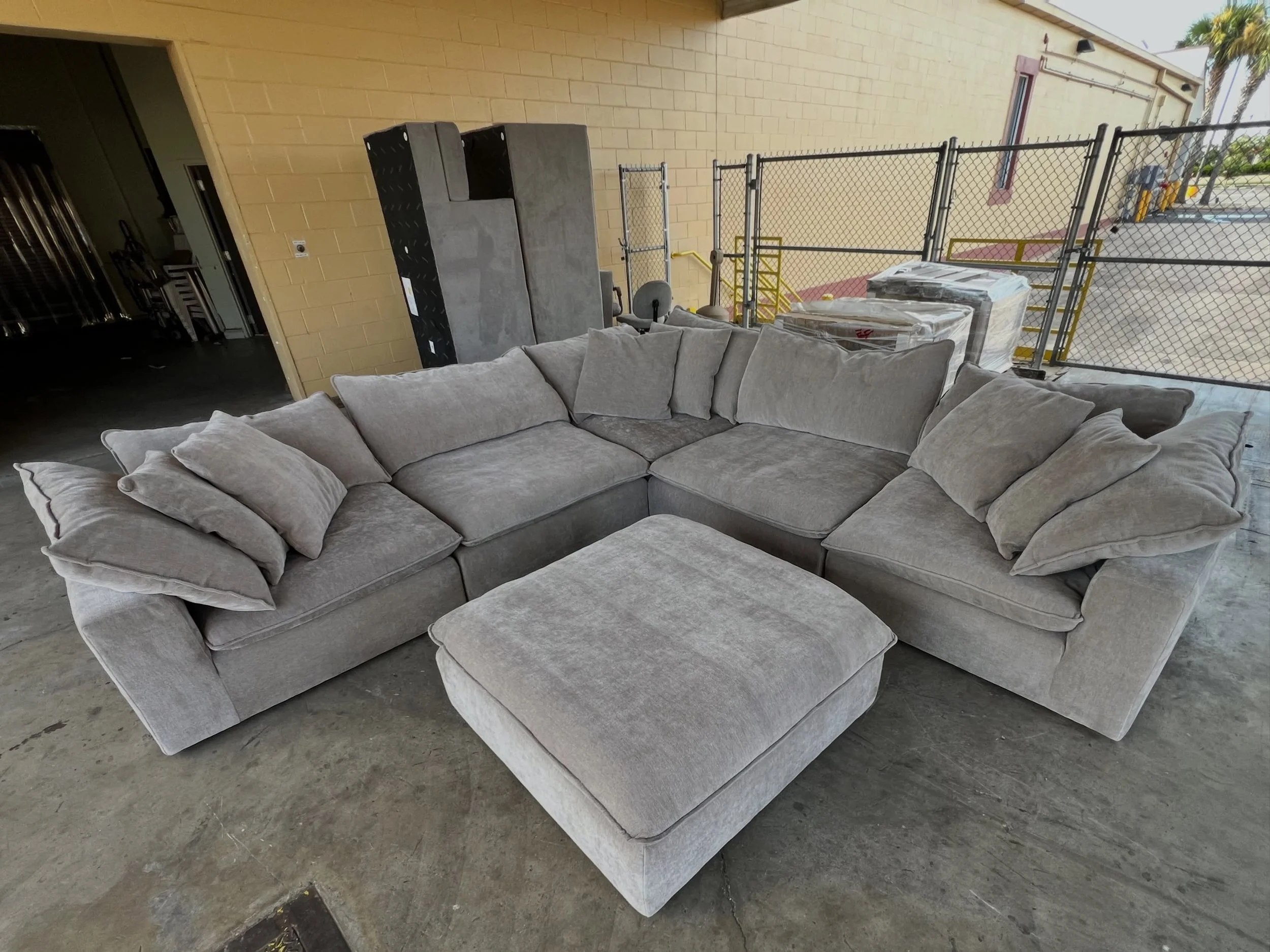 JUST ARRIVED &mdash; don&rsquo;t miss this one. 

Light Grey Sereen 6pc Modular Sectional 
✅ Excellent Condition
📏 135&rdquo; x 135&rdquo; x 46&rdquo; x 31.5&rdquo;H
💲1500

Available now at Rhino Decor
📍 13393 W Colonial Dr, Winter Garden, FL 3478