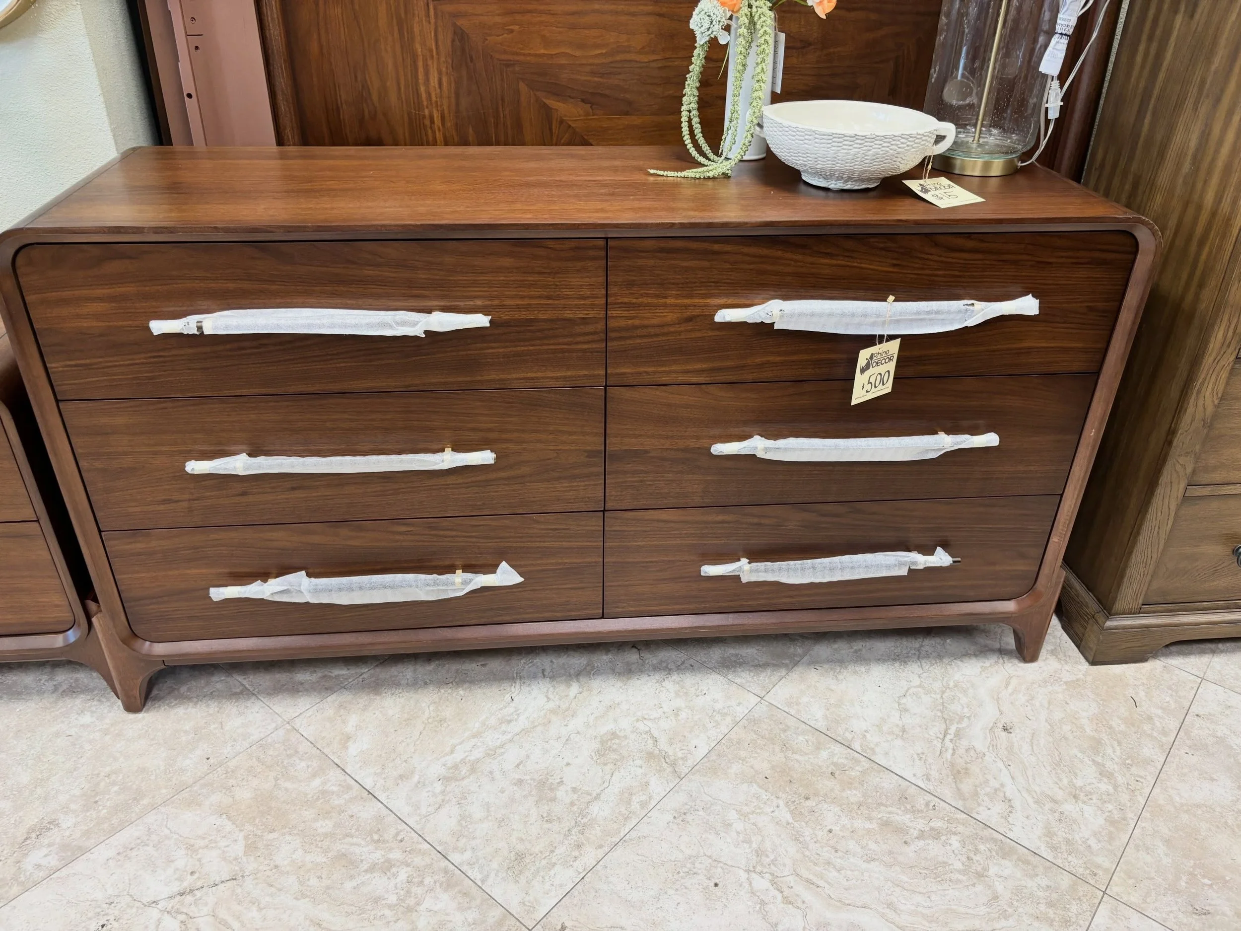 JUST ARRIVED &mdash; classic style, smart savings.

Rockford 6 Drawer Soft Close Dresser
✅ Like New Condition 
📏 66.5&rdquo; x 18&rdquo; x 34&rdquo;H
💲500

Available now at Rhino Decor
📍 13393 W Colonial Dr, Winter Garden, FL 34787
🕙 Tue&ndash;Th