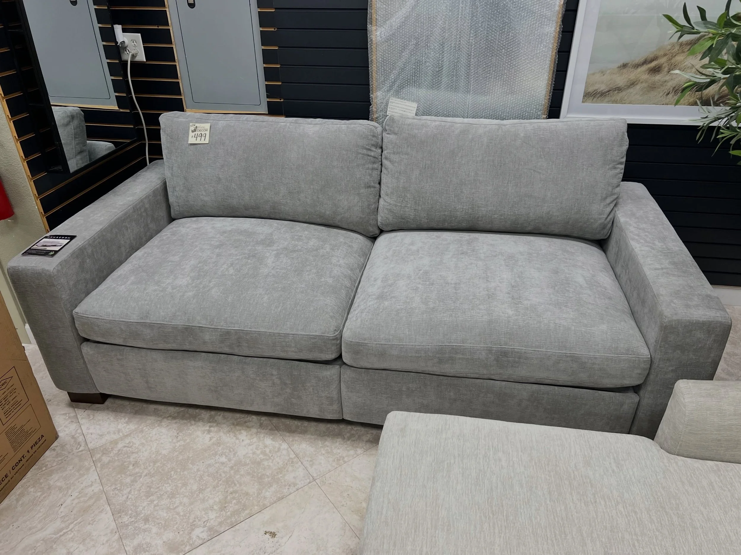 JUST ARRIVED &mdash; and priced to move.

Gray Power Fabric Henredon Sofa 
✅ Like New Condition
📏 91&rdquo; x 42.5&rdquo; x 36.5&rdquo;H
💲 499

Available now at Rhino Decor
📍 13393 W Colonial Dr, Winter Garden, FL 34787
🕙 Tue&ndash;Thu 10&ndash;5