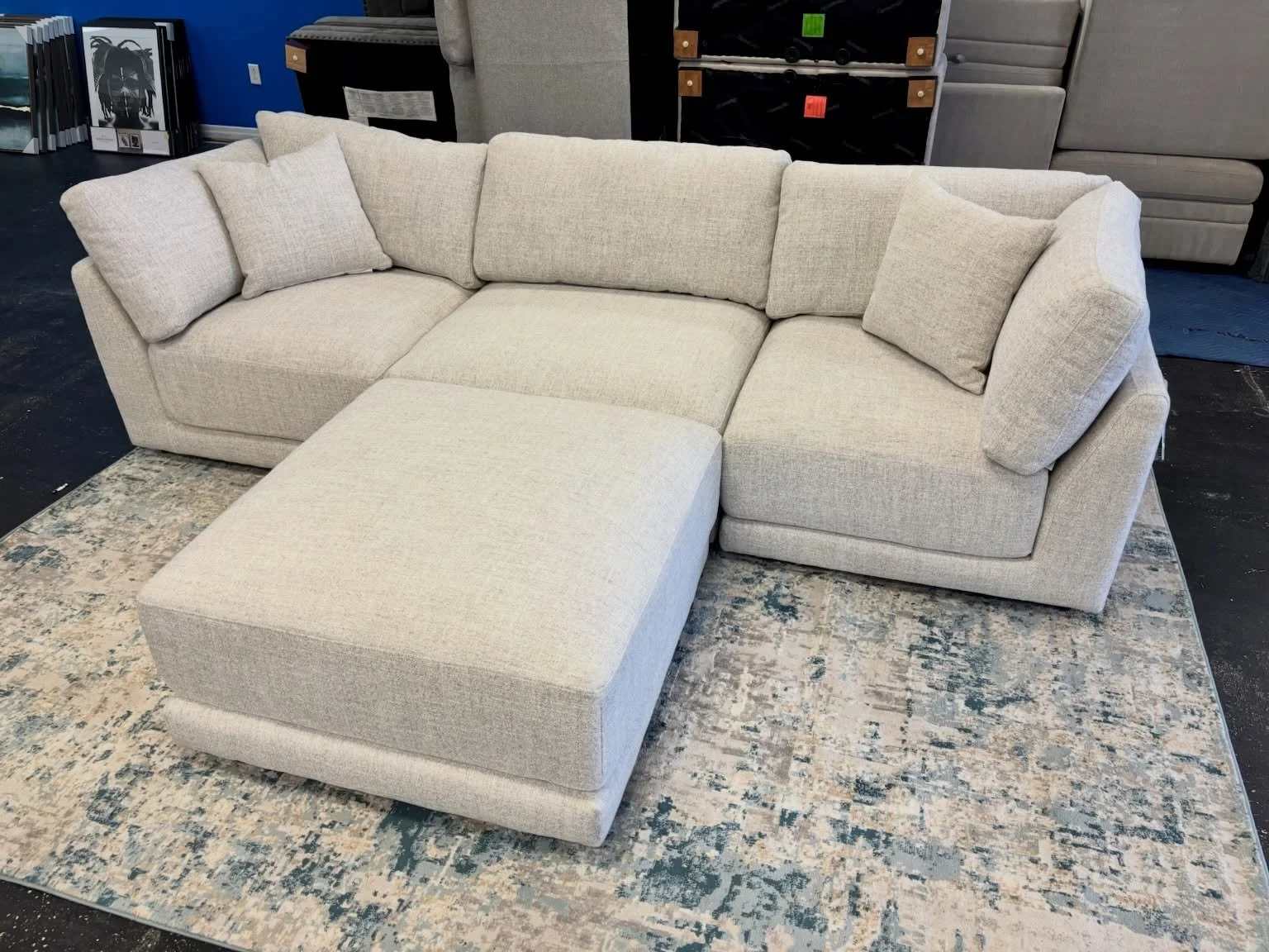JUST ARRIVED &mdash; don&rsquo;t miss this one.

Light Gray Dayna 4pc Modular Sectional
✅ Like New Condition 
📏 112&rdquo; x 75.5&rdquo; x 38&rdquo; x 34&rdquo;H
 💲 $699

Available now at Rhino Decor
📍 13393 W Colonial Dr, Winter Garden, FL 34787

