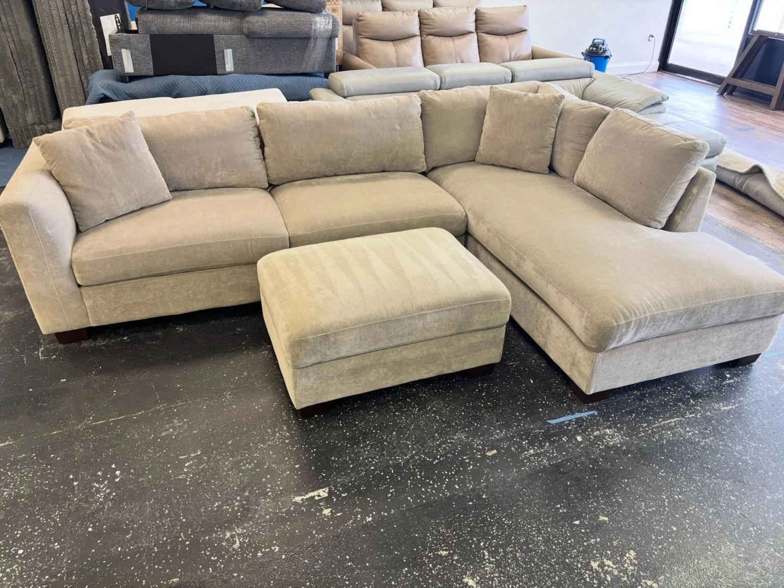 JUST ARRIVED &mdash; quality resale at a great value.

3pc Thomasville Walsen Taupe Sectional w/ Storage Ottoman
✅ Good Condition, Fully Cleaned, does have a few small marks. 
📏 Sectional: 117&rdquo; x 78&rdquo; x 35&rdquo; x 27&rdquo;H, Ottoman: 35