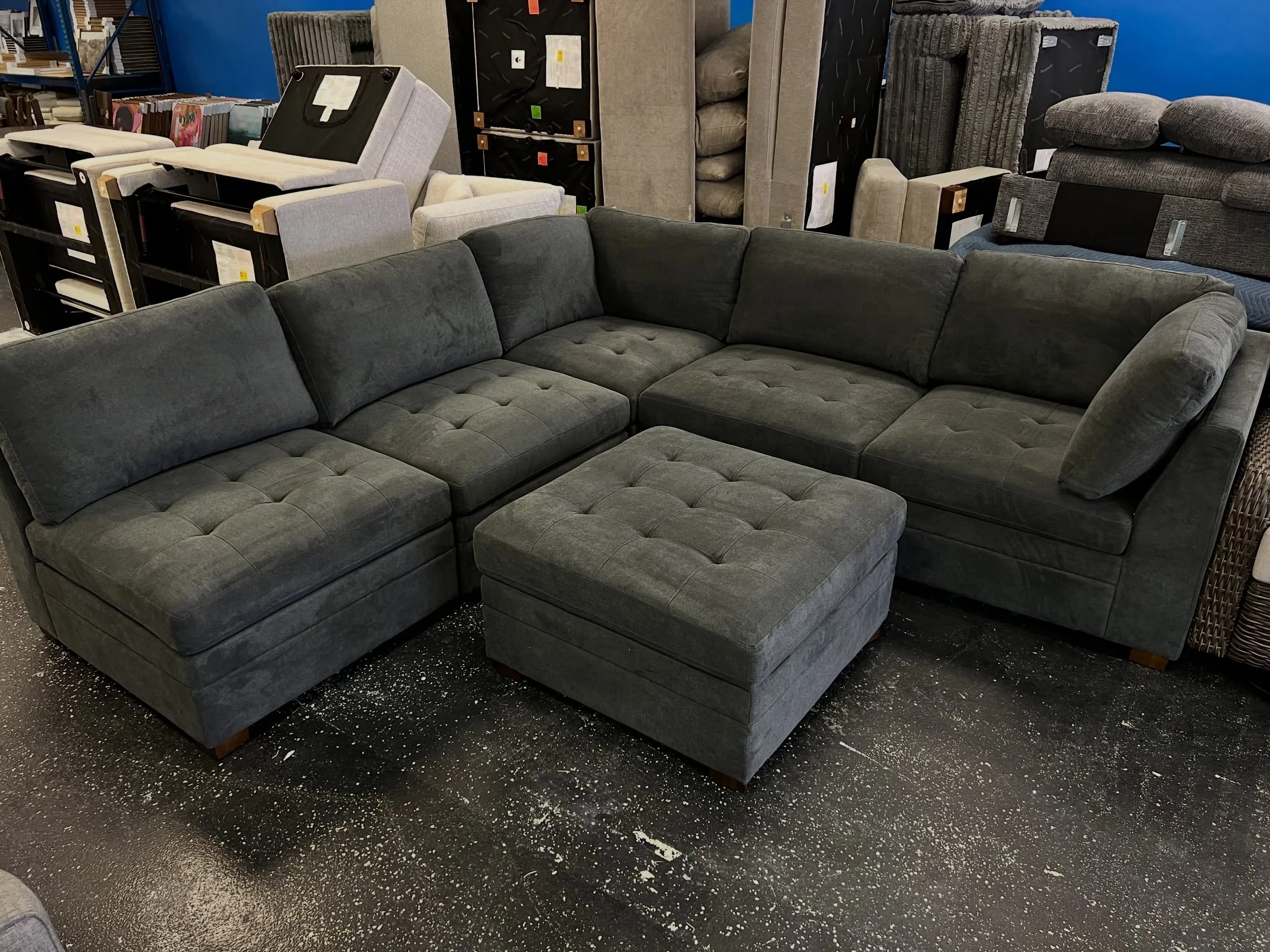 JUST ARRIVED &mdash; don&rsquo;t miss this one.

Dark Gray Thomasville 6pc Modular Sectional w/Ottoman
✅ Like New Condition
📏 107&rdquo; x 107&rdquo;x 38&rdquo; x 37&rdquo;H
💲1199

Rhino Decor
📍 13393 W Colonial Dr, Winter Garden, FL 34787
🕙 Tue&