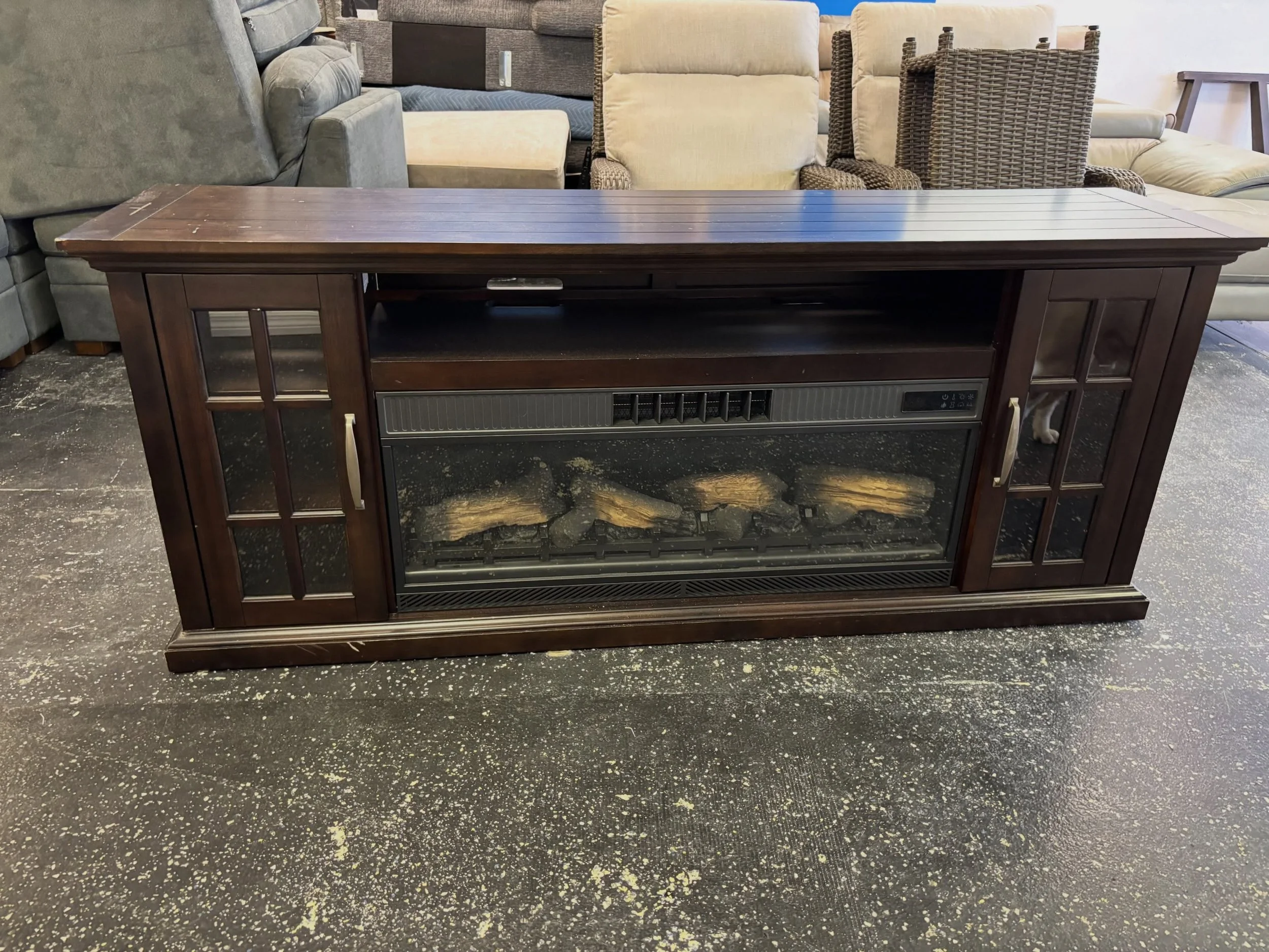 JUST ARRIVED &mdash; and priced to move.

Brown Wood Console w/ Electric Fireplace (as-is)
✅ Fair Condition, surface scratches 
📏 74&rdquo; x 18&rdquo; x 30&rdquo;H
 💲 150

Available now at Rhino Decor
📍 13393 W Colonial Dr, Winter Garden, FL 3478