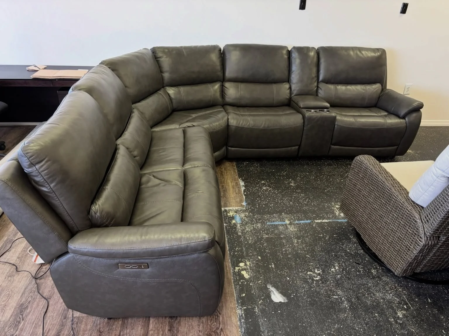 JUST ARRIVED - Half off retail price 👀

Wylder Gray Leather Power Sectional
✅ Like New Condition
📏 128.7&rdquo;L x 115.7&rdquo;W x 41.7&rdquo;H
$ 1500

Available now at Rhino Decor
📍 13393 W Colonial Dr, Winter Garden, FL 34787
🕐 Tue&ndash;Thu 10