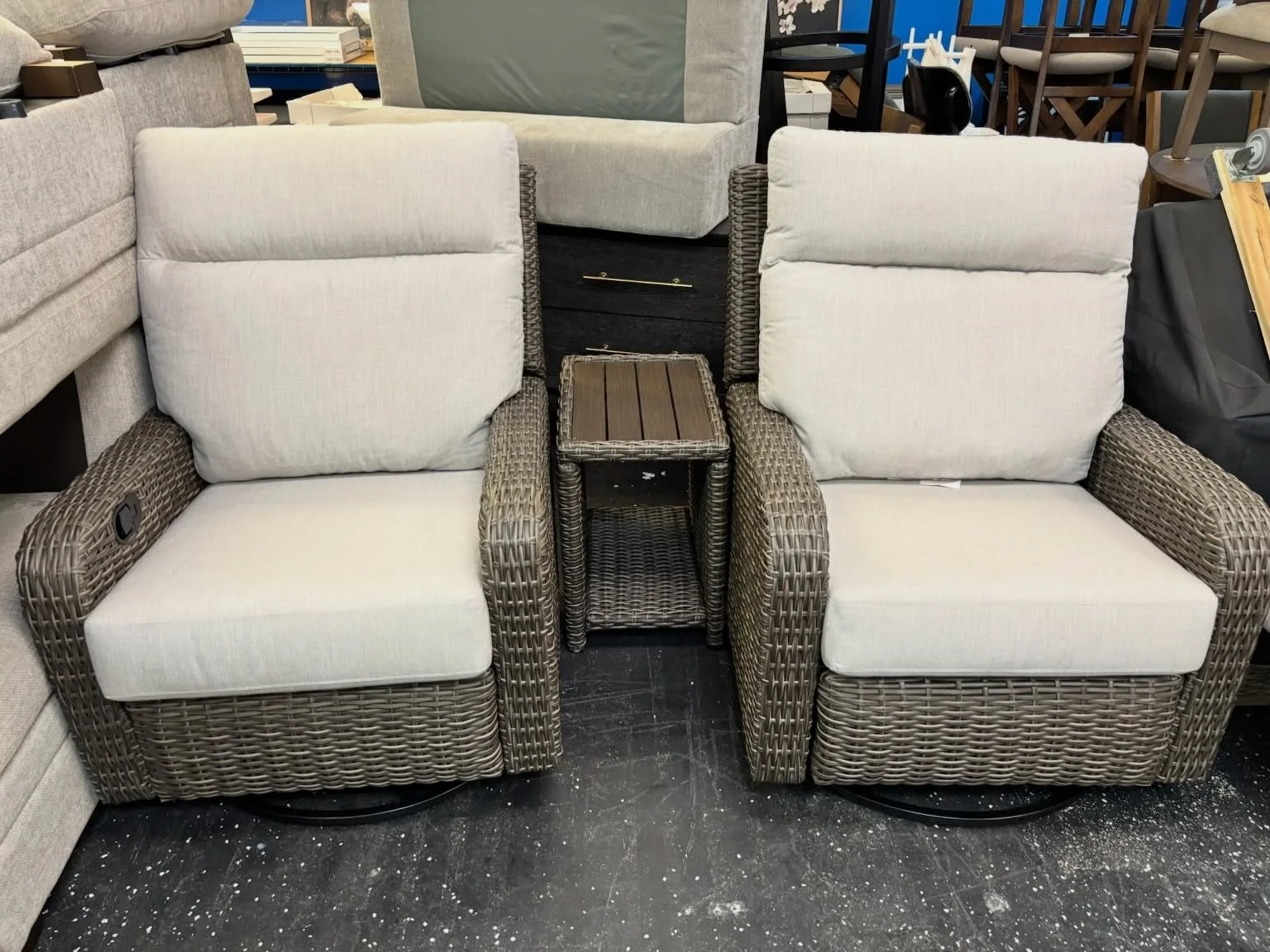 JUST ARRIVED - Will not last long!

Thomasville Elko 3pc Patio Swivel Glider Recliner Set
✅ Like New Condition
📏 Recliners: 32&rdquo; x 38&rdquo; x 39&rdquo;H, Table 14.5&rdquo; x 20&rdquo; x 21&rdquo;H
💵 $750

📍 Available now at Rhino Decor
13393