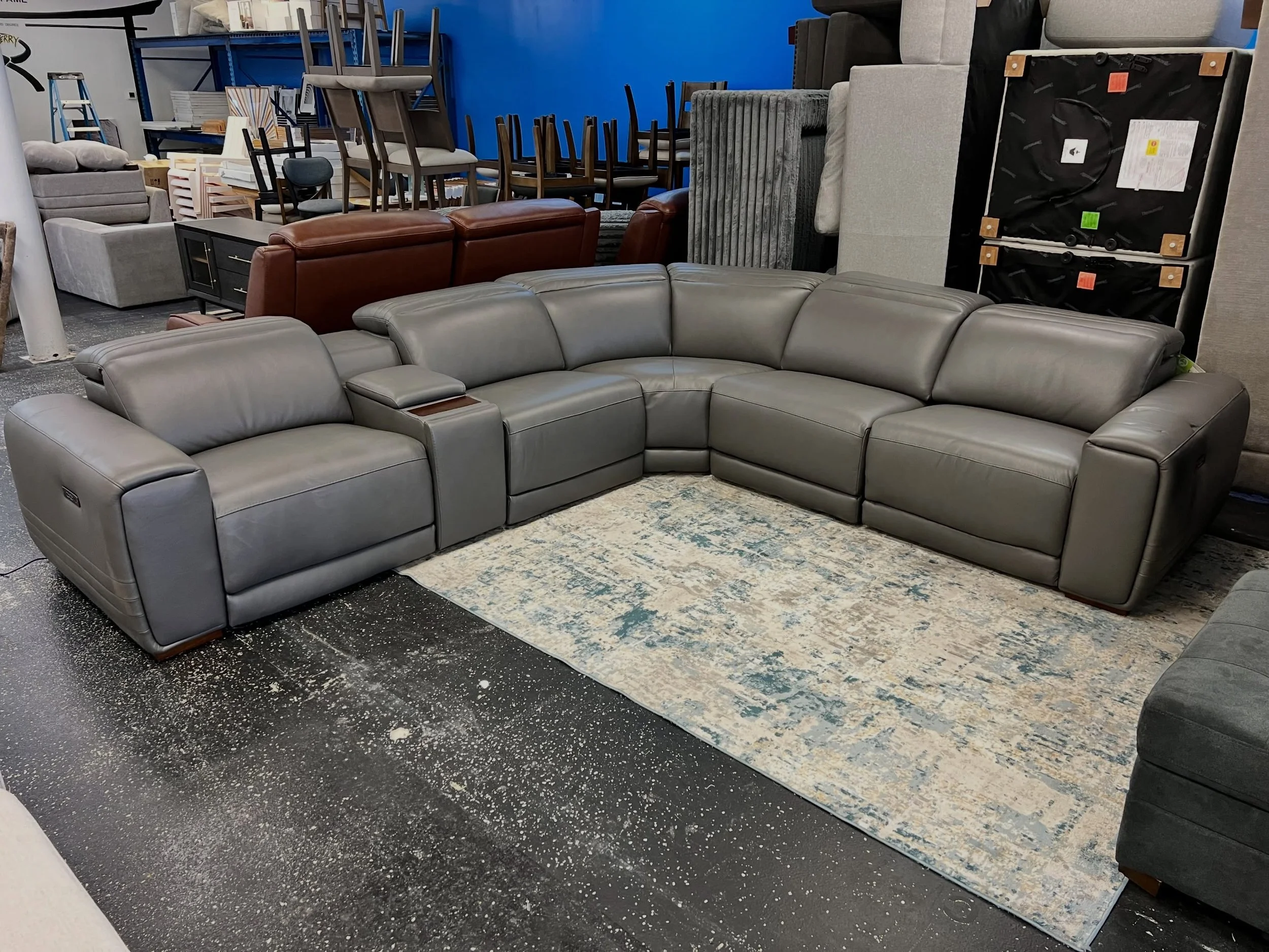 JUST ARRIVED &mdash; classic style, smart savings.

Dark Gray Leather Karson Power Sectional 
✅ Like New Condition 
📏 135.5&rdquo; x 121.5&rdquo; x 30.5&rdquo;H
 💲 1699

Available now at Rhino Decor
📍 13393 W Colonial Dr, Winter Garden, FL 34787
?