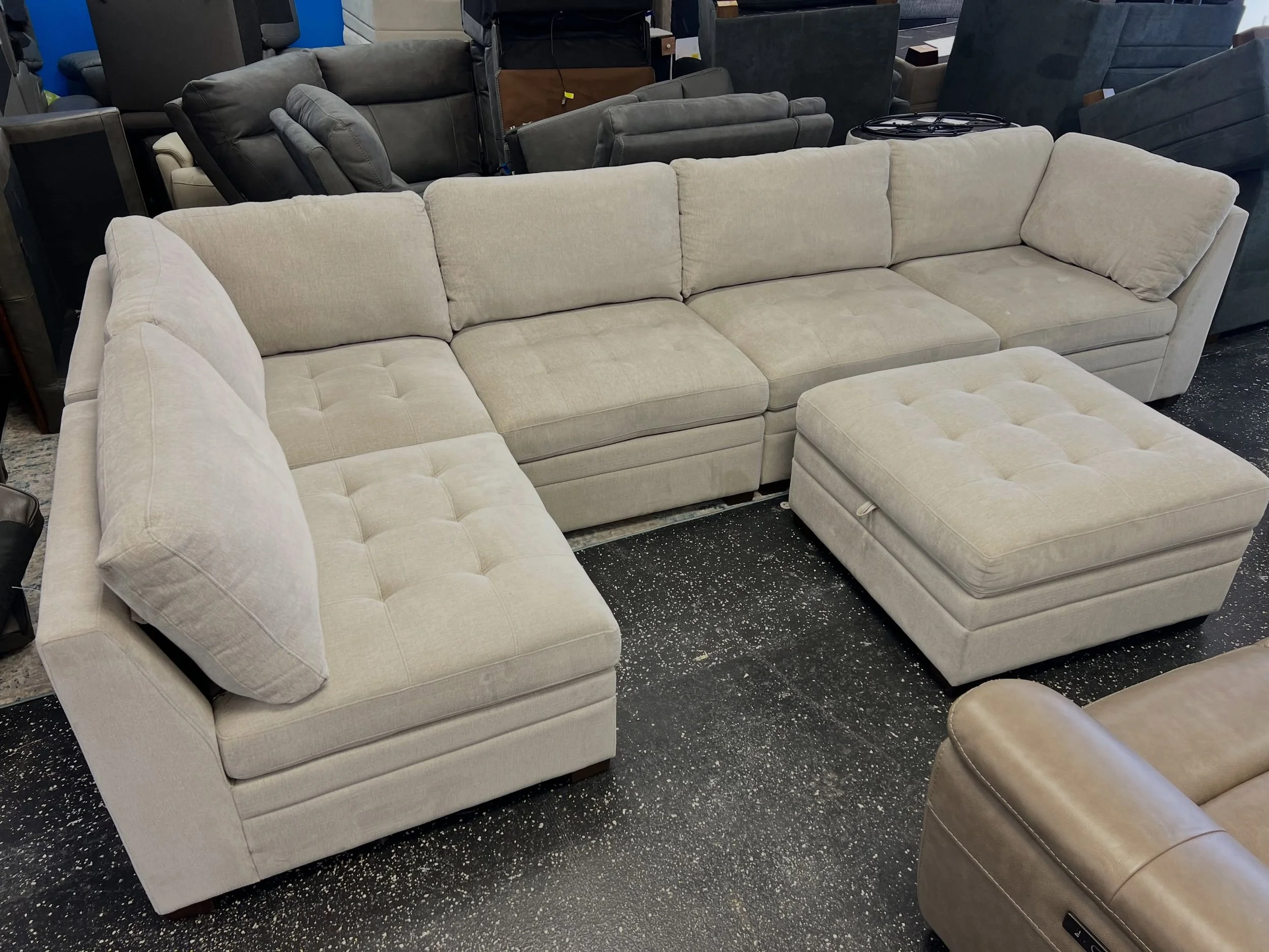 JUST ARRIVED &mdash; another great find at Rhino Decor. 

Thomasville Beige 6pc Modular Sectional w/Ottoman
✅ Like New Condition
📏 107&rdquo; x 107&rdquo;x 38&rdquo; x 37&rdquo;H
💲1199

Rhino Decor
📍 13393 W Colonial Dr, Winter Garden, FL 34787
🕙