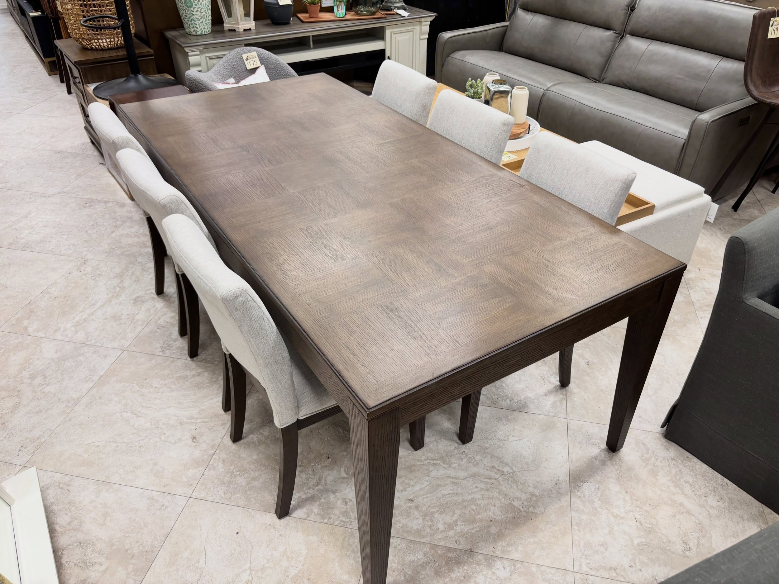 JUST ARRIVED &mdash; classic style, smart savings.

Henredon 7pc Dining Table Set 
✅ Like New Condition, Table has 2 small scratches on top.
📏 Table: 84&rdquo; x 40&rdquo; x 30&rdquo;H, Chairs: 19&rdquo; x 24&rdquo; x 35&rdquo;H
💲 699

Available no
