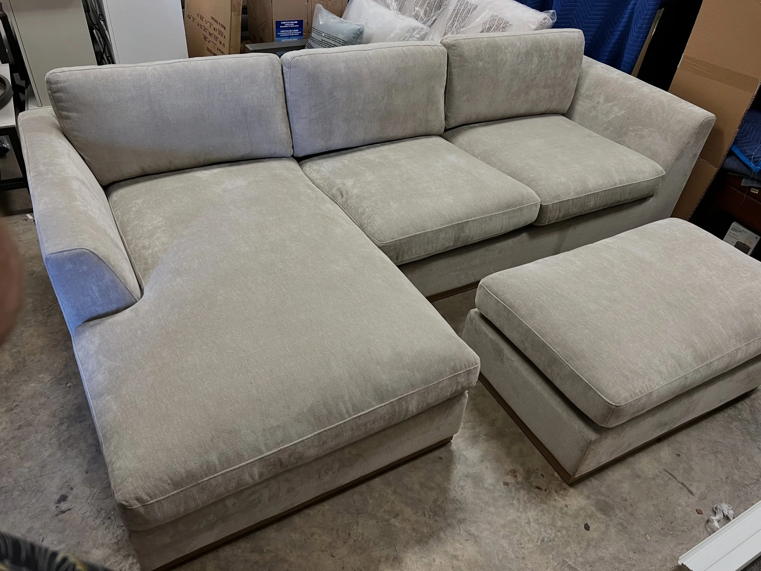 JUST ARRIVED &mdash; another great find at Rhino Decor 🦏

Henredon Caley Reversible Sofa Chaise w/ Ottoman
✅ Like New Condition
📏 69&rdquo; x 117.3&rdquo; x 35&rdquo; H
💲900

Rhino Decor
📍 13393 W Colonial Dr, Winter Garden, FL 34787
🕙 Tue&ndash