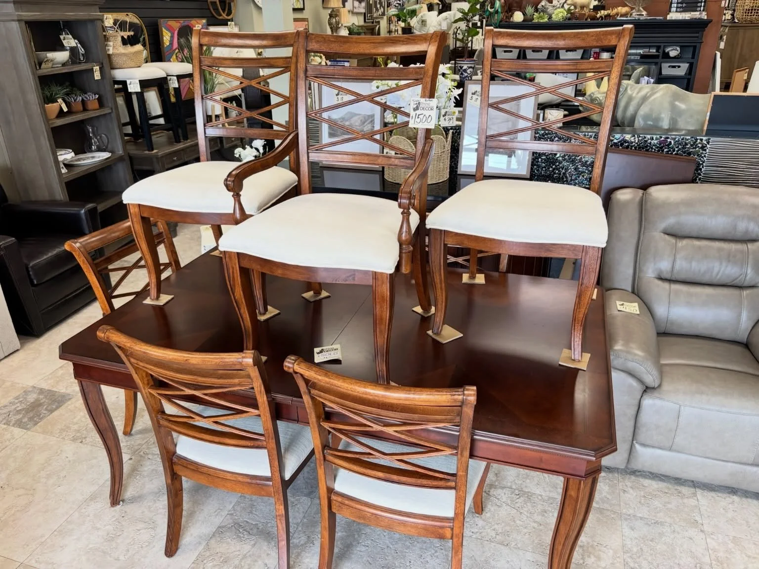 JUST ARRIVED &mdash; quality furniture without the high-end price.

Universal Dining Table Set w/Black Stone Buffet
✅ Excellent Condition 
📏 Table: 72 x 44 x 30&rdquo; H, Leafs: 18&rdquo; each, Chairs: 21.5&rdquo; x 21.5&rdquo; x 38.5&rdquo;H
 💲 14