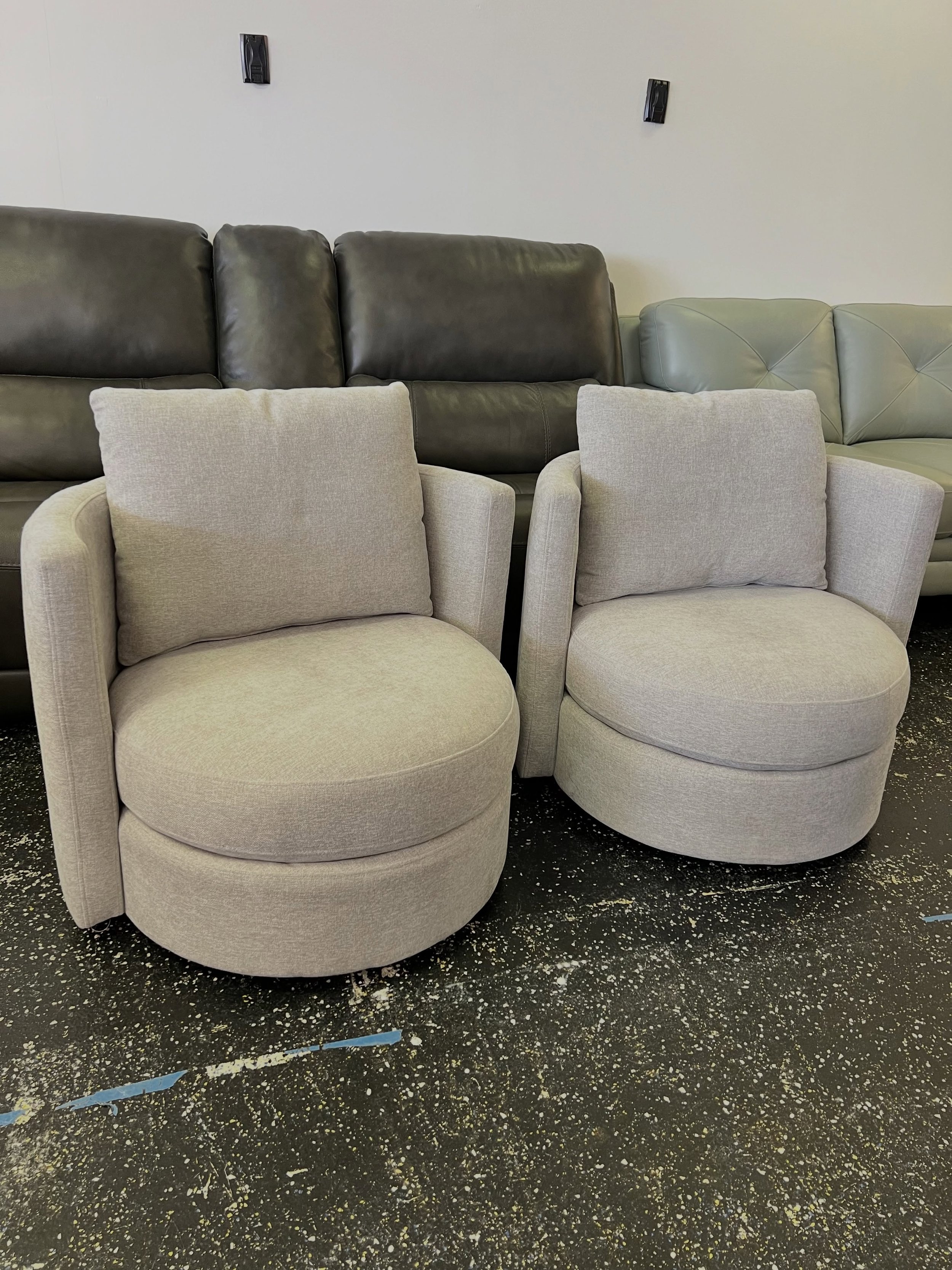 JUST ARRIVED &mdash; another great find at Rhino Decor 🦏

Light Gray Swivel Chairs (2) 
✅ Like New Condition
📏 30&rdquo; x 33.5&rdquo; x 26.5&rdquo;H
💲 175 each, 2 available 

Rhino Decor
📍 13393 W Colonial Dr, Winter Garden, FL 34787
🕙 Tue&ndas