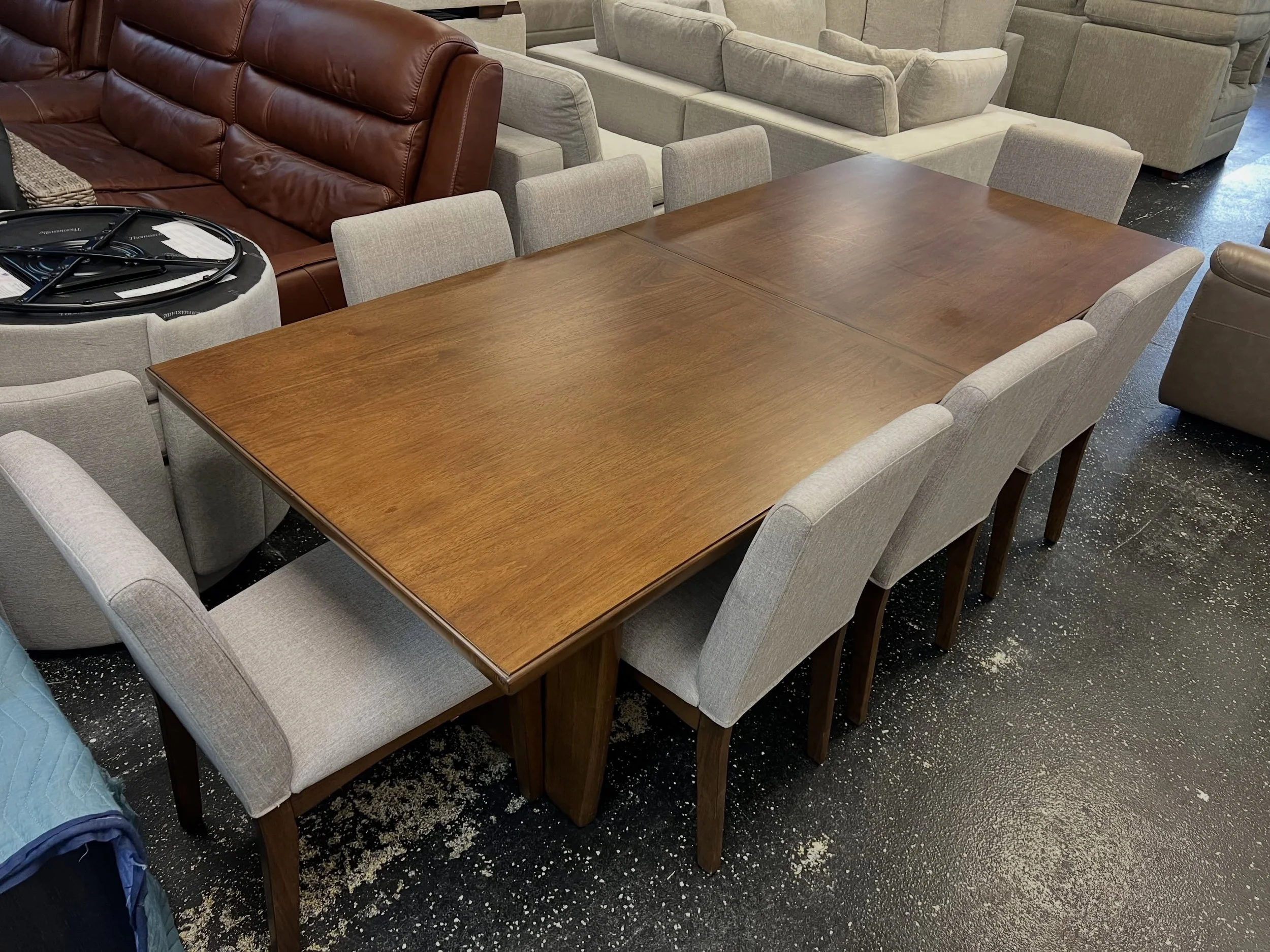 JUST ARRIVED &mdash; another great find at Rhino Decor 🦏

9pc Thomasville Carmel Valley Dining Table
✅ Great Condition
📏 Table: 92&rdquo; x 40&rdquo; x 30&rdquo;H, Chairs 23&rdquo; x 19&rdquo; x 35&rdquo;H
💲899

Rhino Decor
📍 13393 W Colonial Dr,