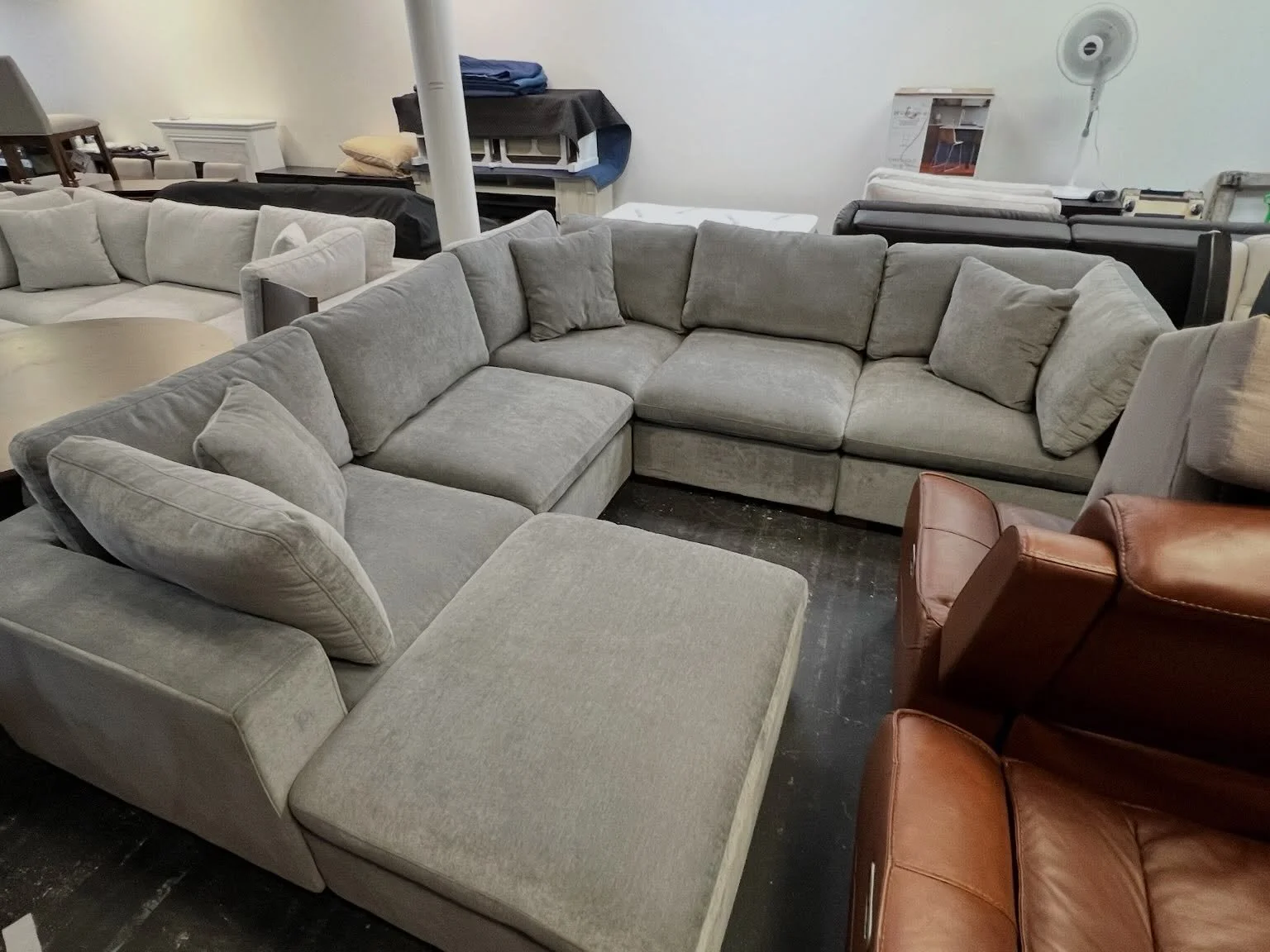 JUST ARRIVED &mdash; don&rsquo;t miss this one 🦏

Gray Thomasville Lowell 6pc Modular Sectional
✅ Like New Condition
📏 116&rdquo; x 116&rdquo; x 41&rdquo; x 26.5&rdquo;H
💲 1200

Rhino Decor
📍 13393 W Colonial Dr, Winter Garden, FL 34787
🕙 Tue&nd