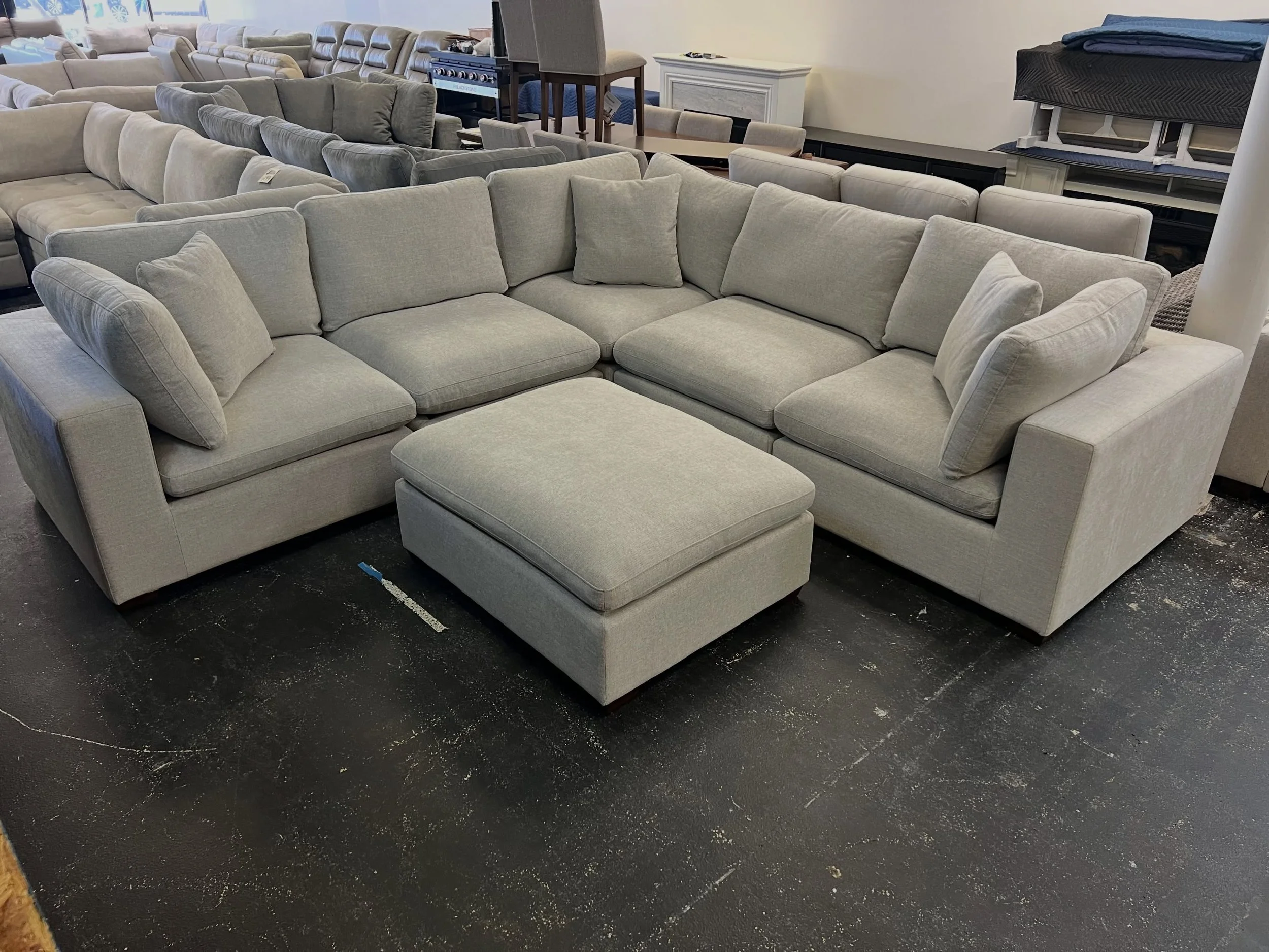 JUST ARRIVED &mdash; classic style, smart savings. 

Thomasville Lowell 6pc Modular Sectional
✅ Like New Condition
📏 116&rdquo; x 116&rdquo; x 41&rdquo; x 26.5&rdquo;H
💲 1200

Rhino Decor
📍 13393 W Colonial Dr, Winter Garden, FL 34787
🕙 Tue&ndash
