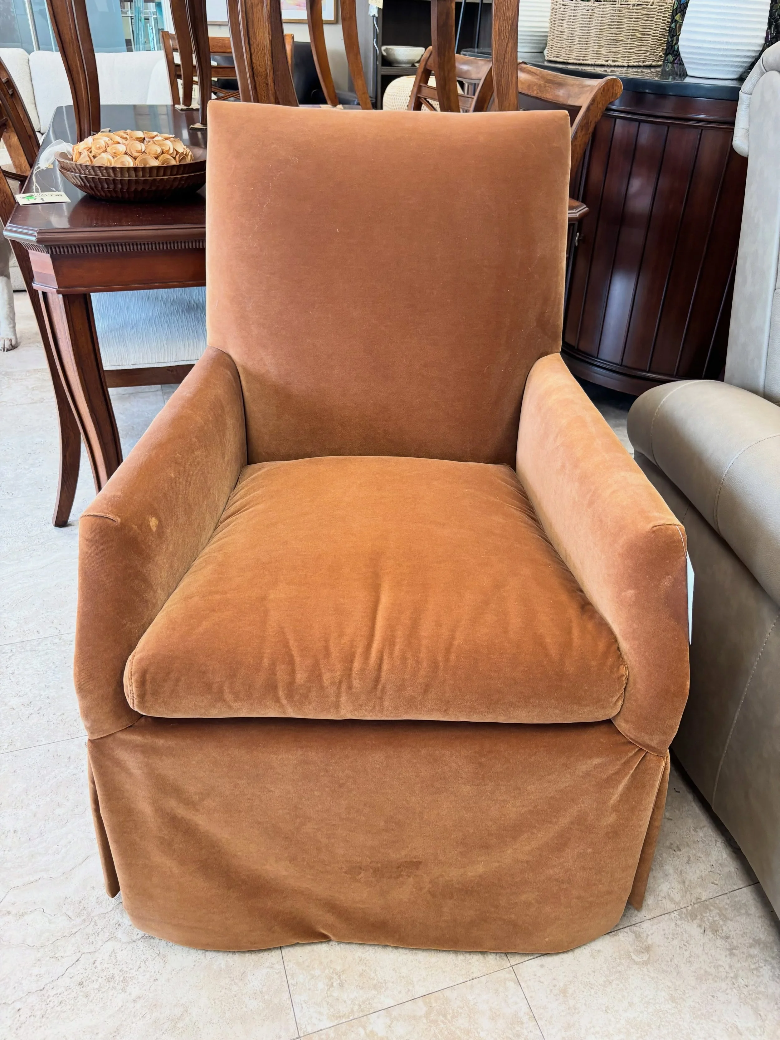 JUST ARRIVED &mdash; another great find at Rhino Decor 🦏

Orange Crushed Velvet Accent Chair 
✅ Great Condition
📏 27&rdquo; x 27&rdquo; x 38.5&rdquo;H
💲299

Rhino Decor
📍 13393 W Colonial Dr, Winter Garden, FL 34787
🕙 Tue&ndash;Thu 10&ndash;5 | 
