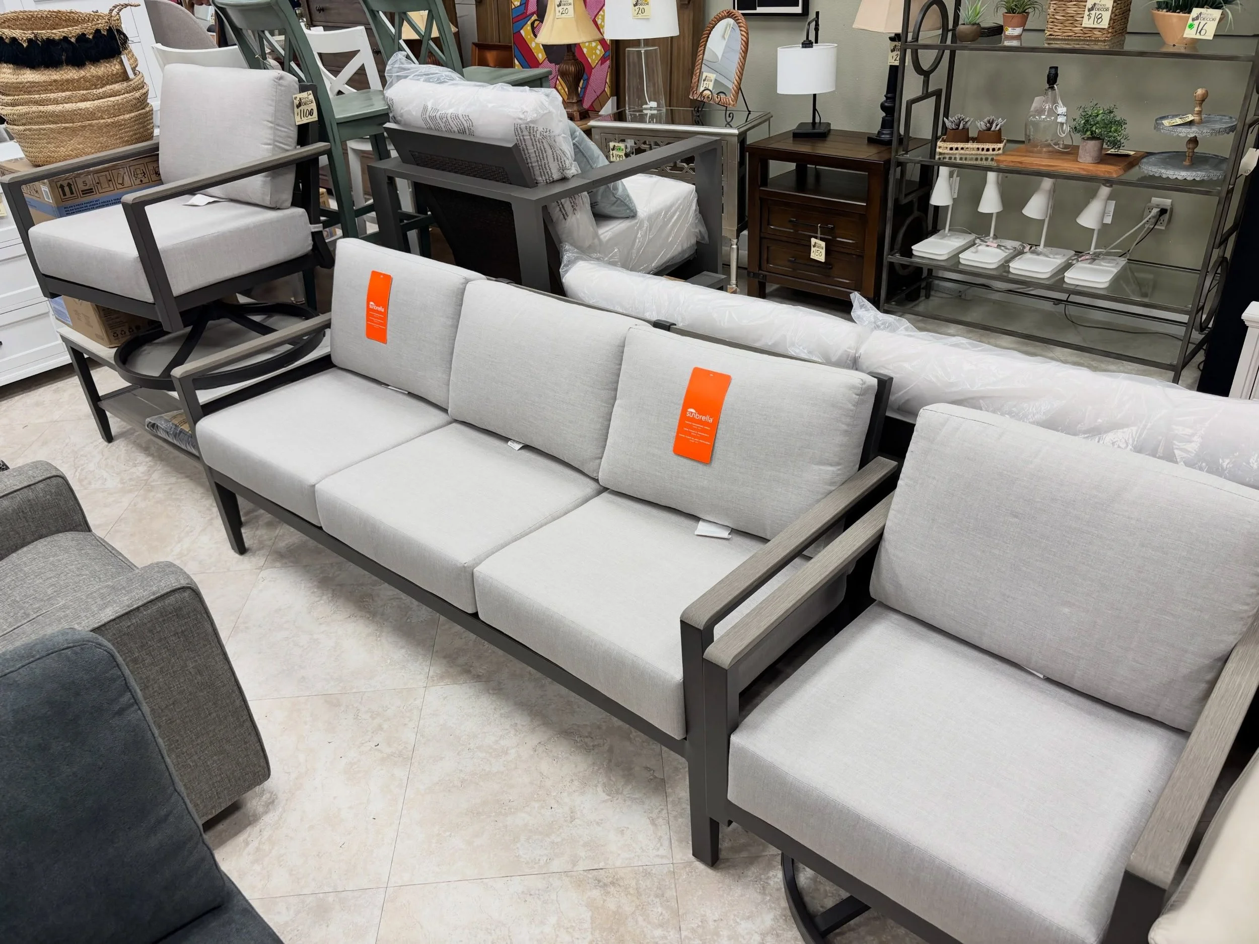 JUST ARRIVED &mdash; don&rsquo;t miss this one.

Nicole 4pc Patio Seating Set
✅ Like New Condition
📏 Chairs: 28&rdquo; x 29&rdquo; x 32&rdquo;H, Sofa: 76&rdquo; x 29&rdquo; x 32&rdquo;H, Coffee Table: 42&rdquo; x 24&rdquo; x 18.5&rdquo;H
 💲 1100

A