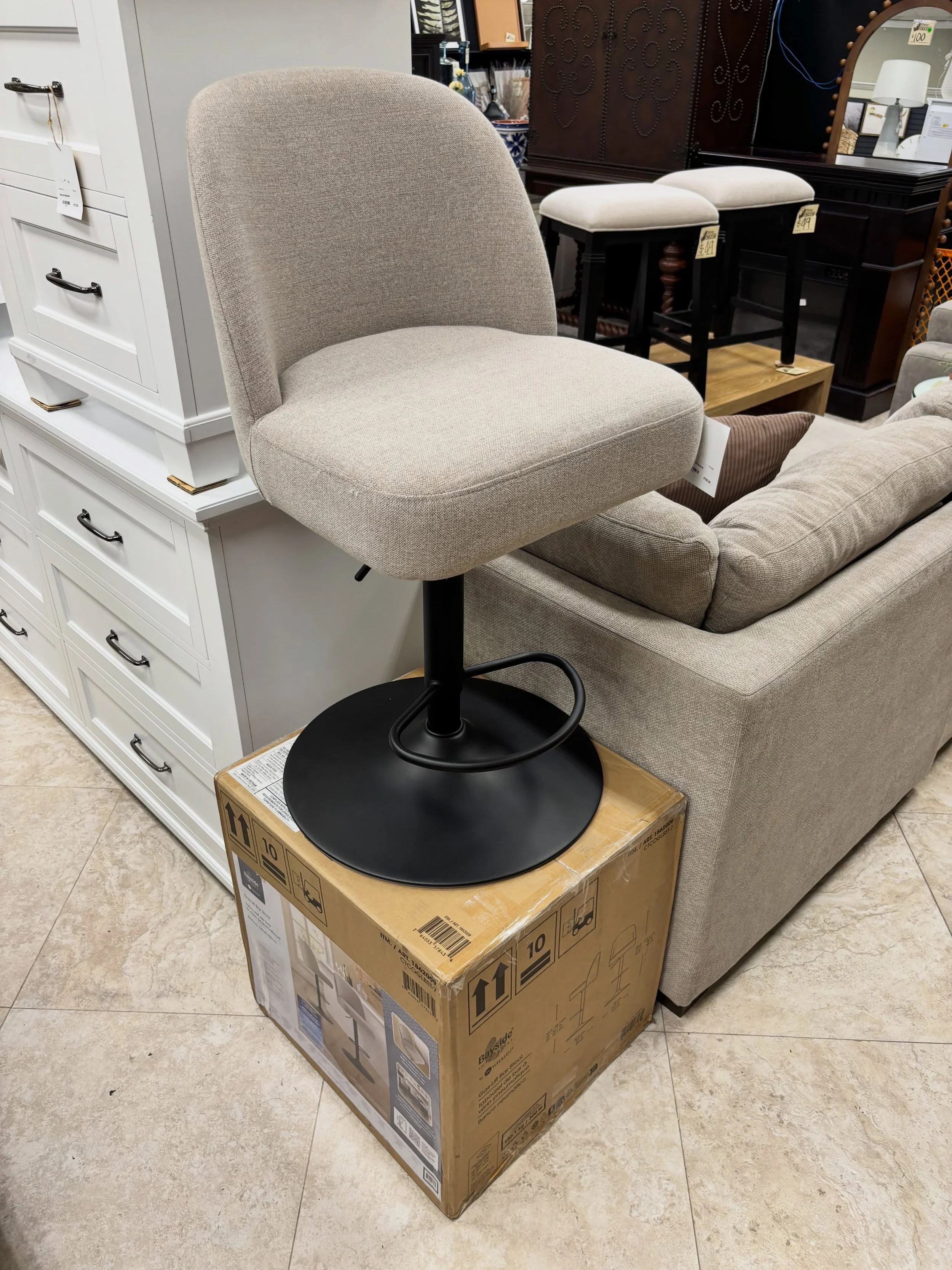 JUST ARRIVED &mdash; do not miss out on this one! 🦏 

Highland Fabric Gas Lift Barstools (2)
✅ Like New Condition
📏 20&rdquo; x 20&rdquo; x 25.5H to 33&rdquo;H
$100 each, 2 available 

Rhino Decor
📍 13393 W Colonial Dr, Winter Garden, FL 34787
🕙 