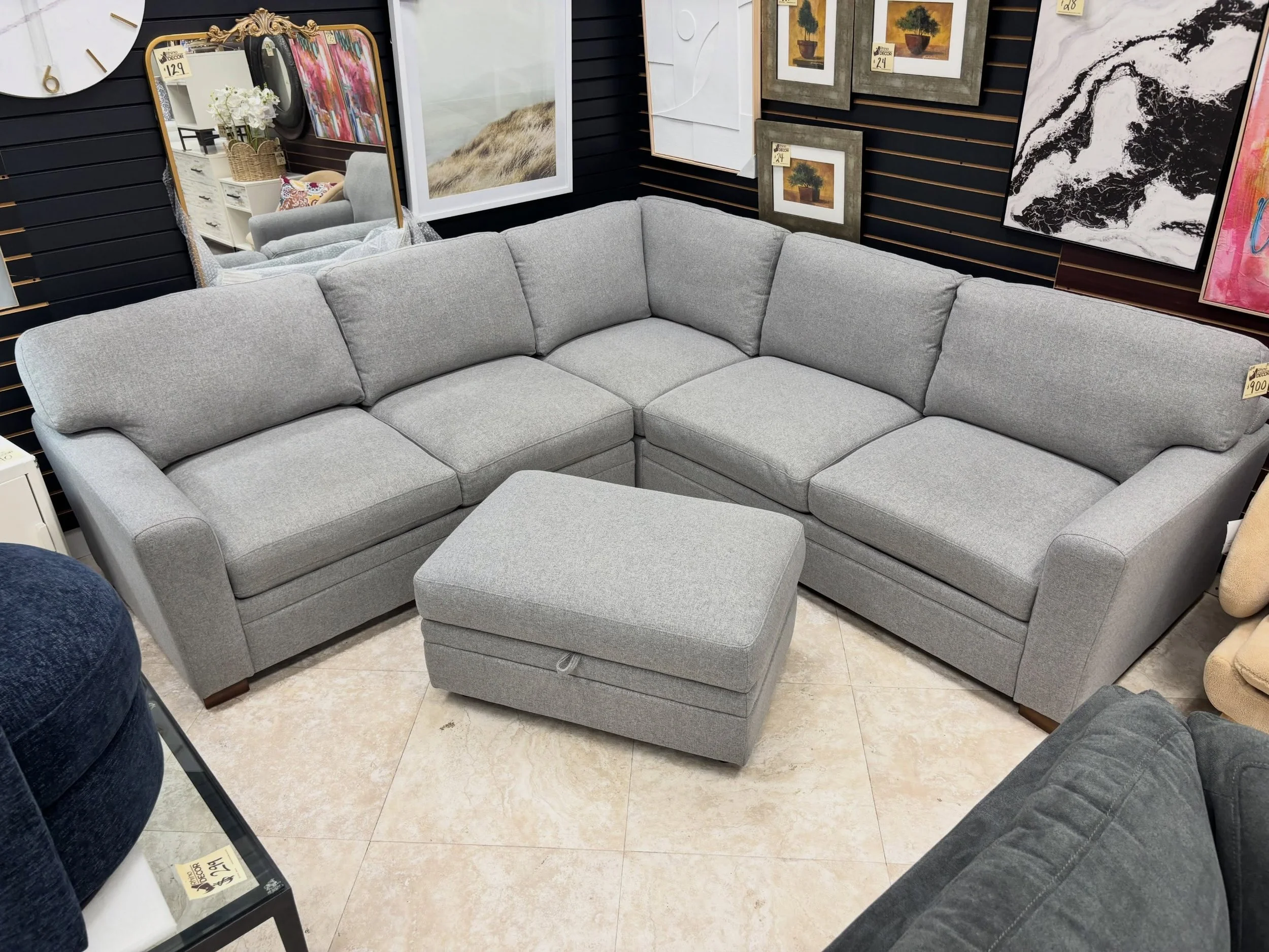 JUST ARRIVED &mdash; another great find at Rhino Decor 🦏

3pc Gray Thomasville Sectional w/Storage Ottoman 
✅ Like New Condition
📏 Sectional: 100&rdquo; x 102&rdquo; x 37.5&rdquo; x 27&rdquo;H, Ottoman 36&rdquo; x 23.5&rdquo; x 19&rdquo;H.
💲900

R