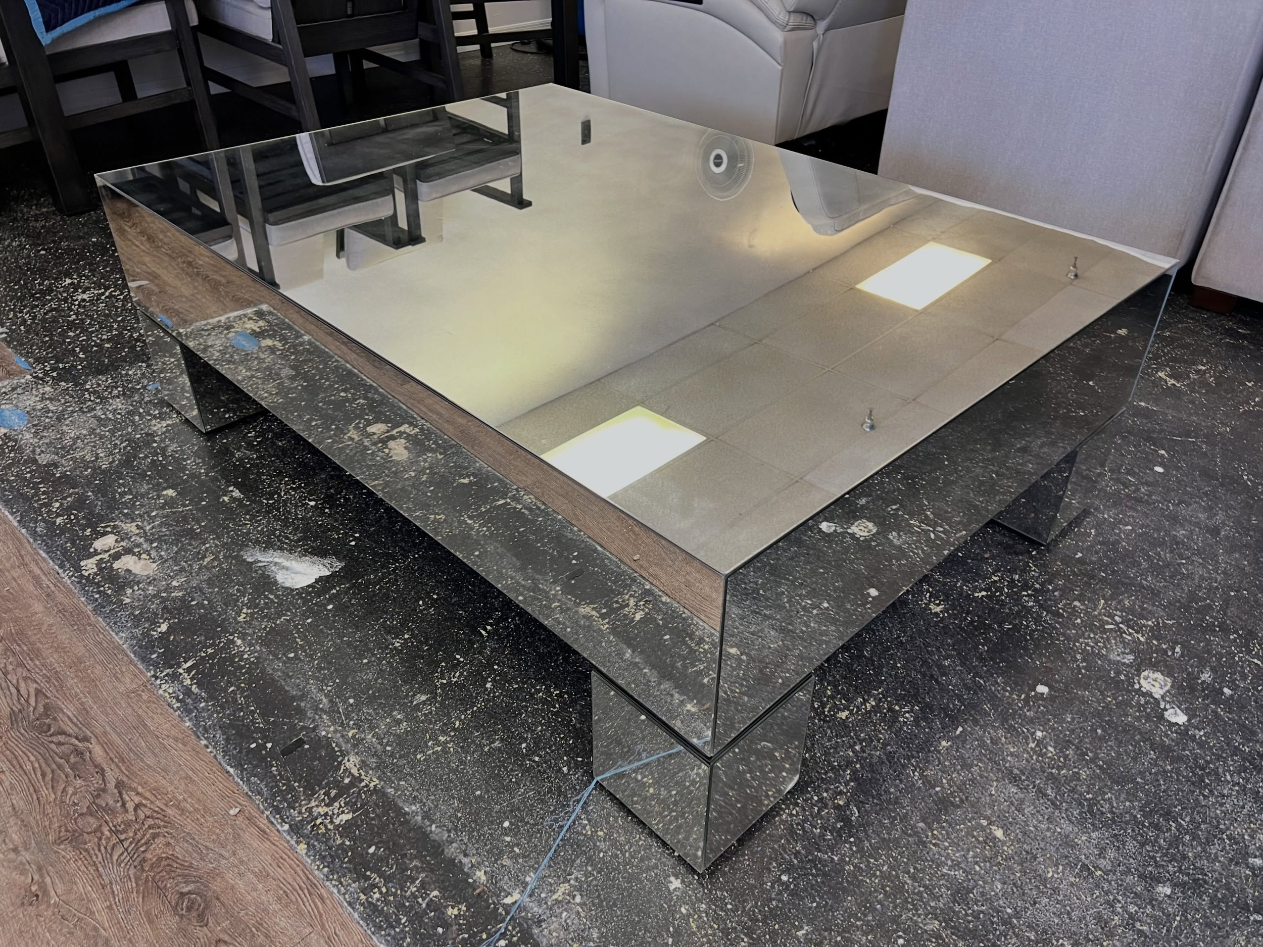 JUST ARRIVED &mdash; will not last long!! 🦏

Large Modern Mirrored Coffee Table 
✅ Excellent Condition
📏 56&rdquo; x 40&rdquo; x 17.5&rdquo;H
💲450

Rhino Decor
📍 13393 W Colonial Dr, Winter Garden, FL 34787
🕙 Tue&ndash;Thu 10&ndash;5 | Fri&ndash