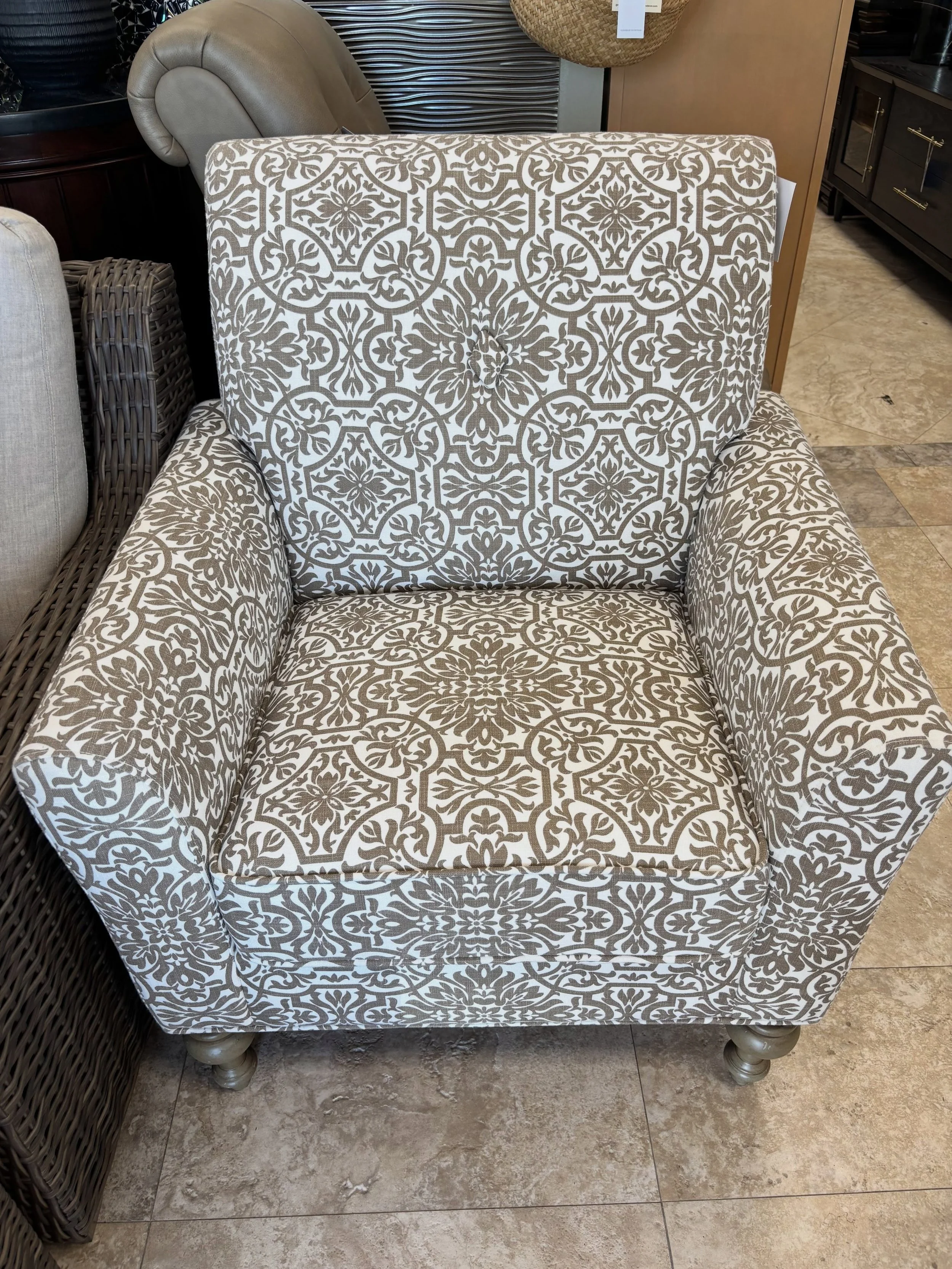 Price Drop!

Beige and White Accent Chair
✅ Like New
📏 26&rdquo; X 32&rdquo; X 38&rdquo;H
 💲175

Available now at Rhino Decor
📍 13393 W Colonial Dr, Winter Garden, FL 34787
🕙 Tue&ndash;Thu 10&ndash;5 | Fri&ndash;Sat 10&ndash;3
☎️ 321-481-7030
🌐 