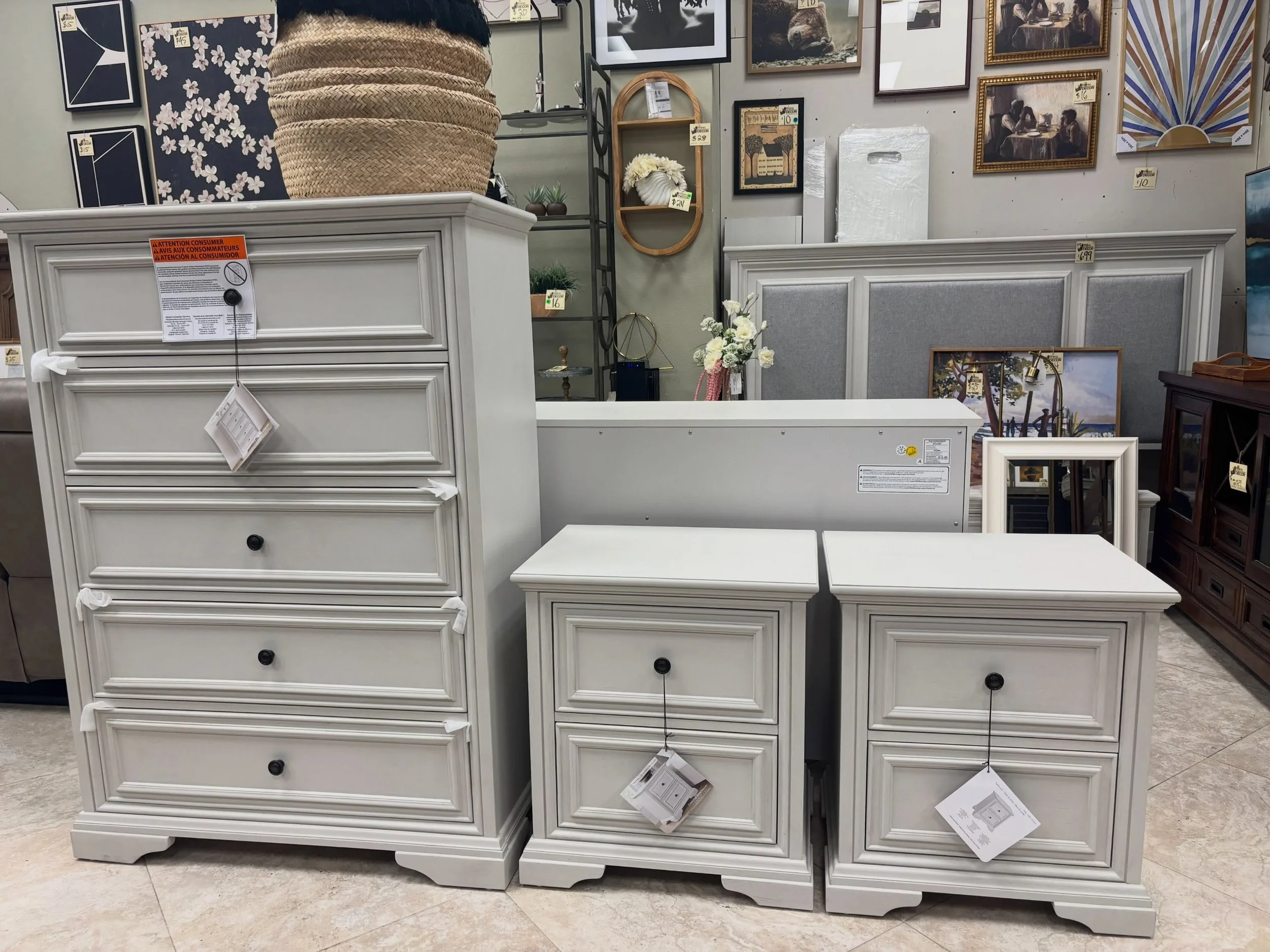 JUST ARRIVED &mdash; do not miss out on this one! 🦏

5pc Off White King Bedroom Set
Set Includes: King Storage Bed, Chest of Drawers, Dresser and 2 Nightstands. 
✅ Like New Condition
📏 Bed: 83&rdquo; x 89&rdquo; x 58&rdquo;H, Chest: 40&rdquo; x 18&
