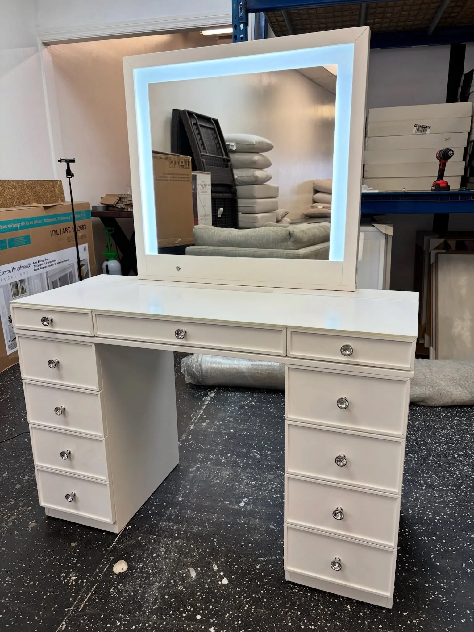 JUST ARRIVED &mdash; another great find at Rhino Decor 🦏

Tresanti White Vanity w/LED Mirror 
✅Like New Condition
📏 Table: 47.5&rdquo; x 19&rdquo; x 31.5&rdquo;H, Mirror: 30&rdquo; x 32&rdquo;H. 
💲350

Rhino Decor
📍 13393 W Colonial Dr, Winter Ga