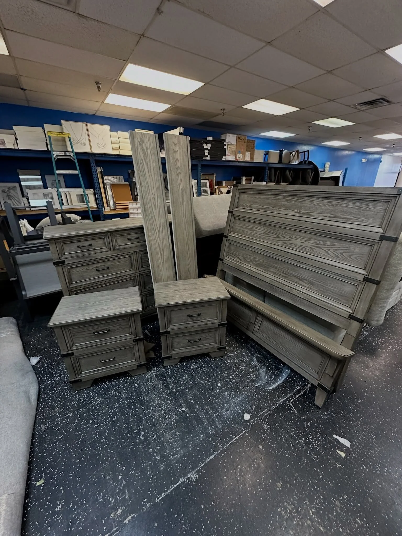 JUST ARRIVED &mdash; and priced to move!! 🦏

Grey &amp; Black Metal 4pc Queen Bed Set
✅Good Condition
📏 Bed: 67&rdquo; x 99&rdquo; x 64&rdquo;H, Nightstands: 26&rdquo; x 16.5&rdquo; x 28&rdquo;H, Dresser: 58&rdquo; x 18.5&rdquo; x 46&rdquo;H
💲1499