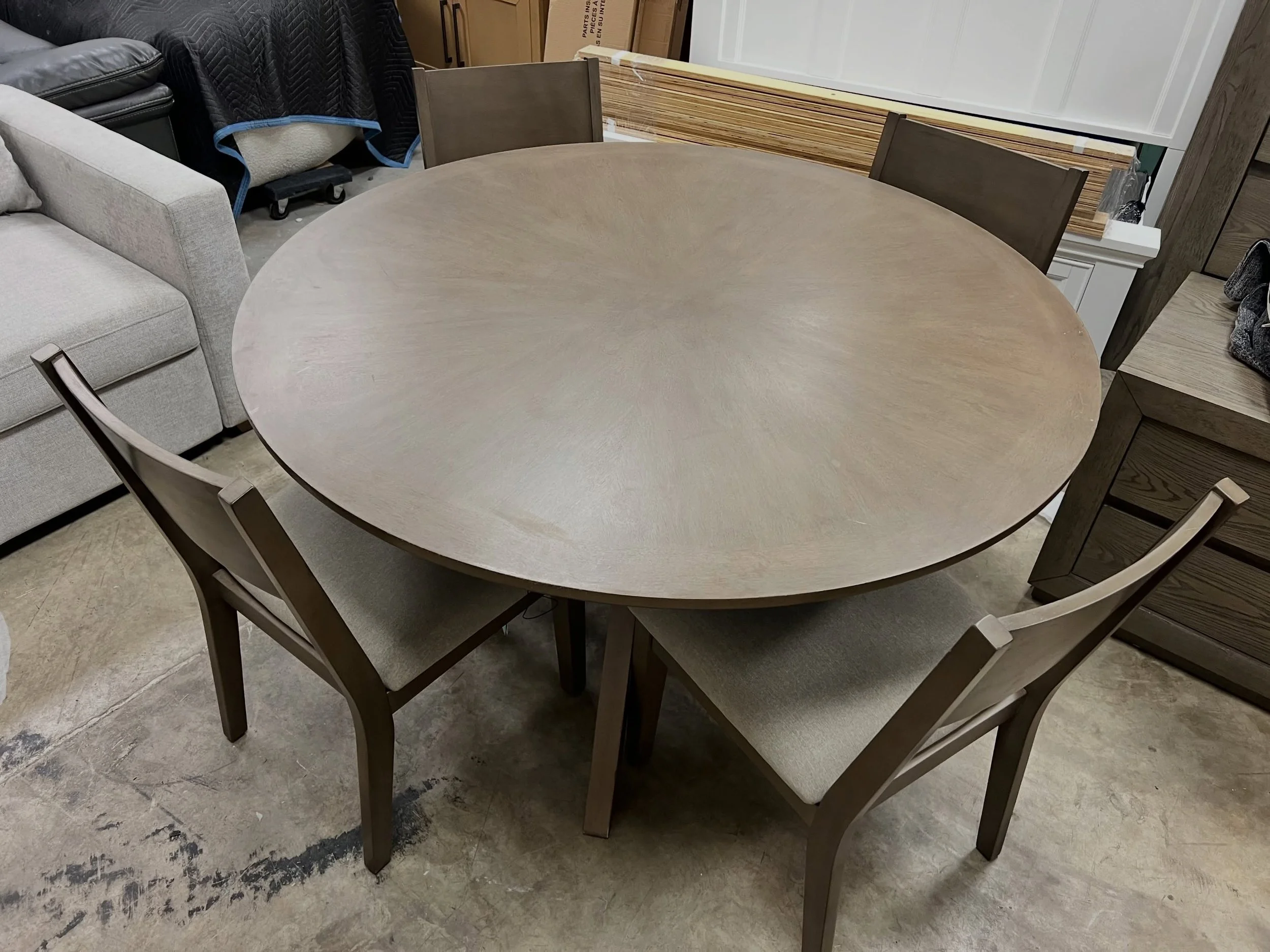 JUST ARRIVED &mdash; and priced to move 🦏

5pc Round Dining Table Set
✅Good Condition, few scratches to table top. 
📏 54&rdquo;D x 30&rdquo;H, Chairs 19&rdquo; x 23&rdquo; x 34&rdquo;H
💲 249

Rhino Decor
📍 13393 W Colonial Dr, Winter Garden, FL 3