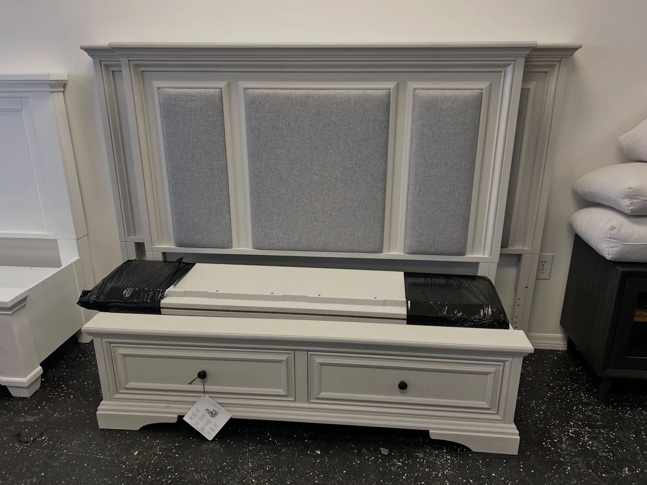 JUST ARRIVED &mdash; luxury for half the price!! 🦏

Off White Queen Storage Bed
✅ Like New Condition
📏 Bed: 67&rdquo; x 89&rdquo; x 58&rdquo;H
💲500

Rhino Decor
📍 13393 W Colonial Dr, Winter Garden, FL 34787
🕙 Tue&ndash;Thu 10&ndash;5 | Fri&ndas