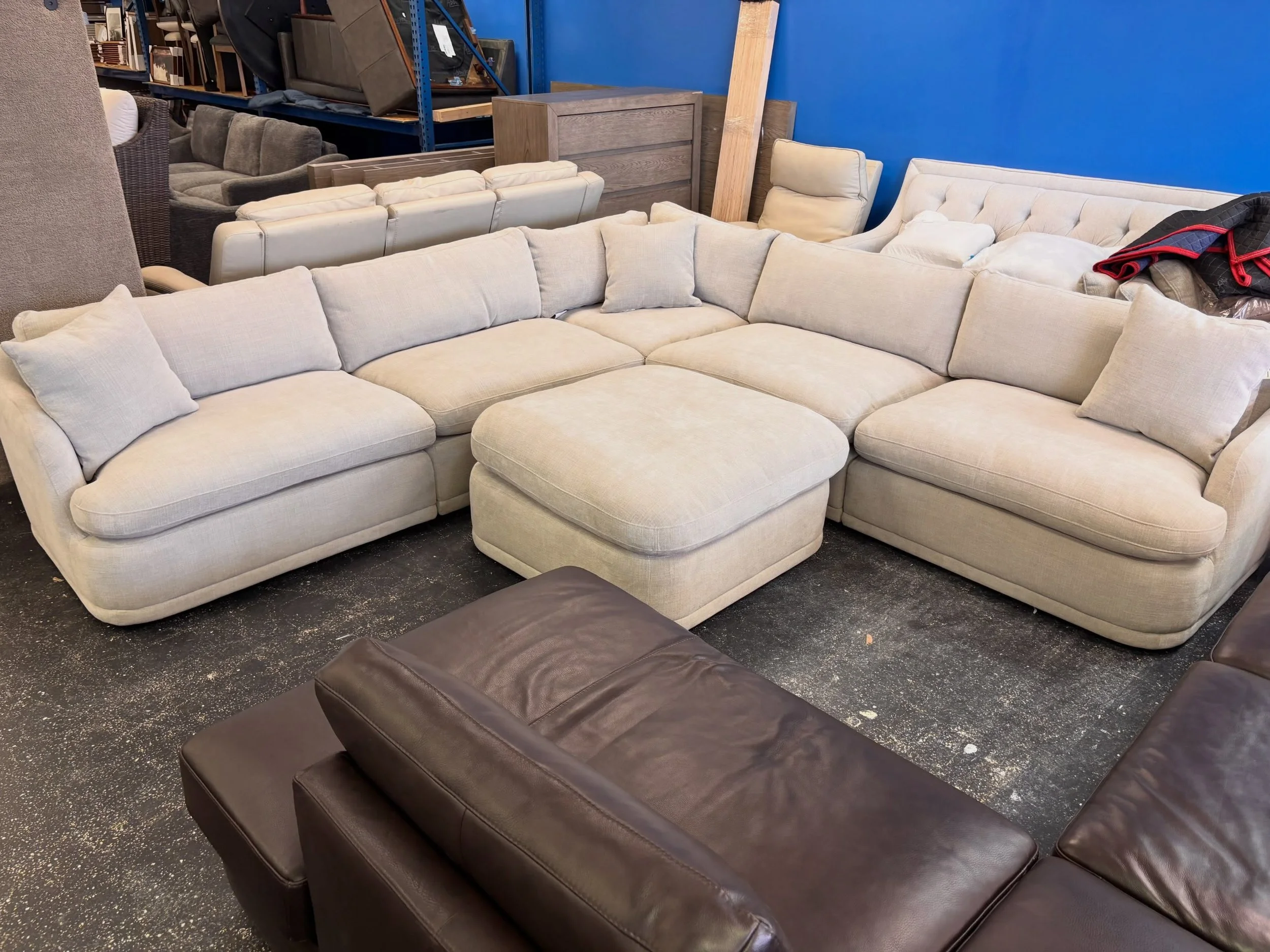 JUST ARRIVED &mdash; class style, smart savings

Hartley 6pc Modular Beige Sectional 
✅ Great Condition 
📏 125&rdquo; x 125&rdquo; x 39&rdquo; x 34&rdquo;H
💲 1399

Available now at Rhino Decor
📍 13393 W Colonial Dr, Winter Garden, FL 34787
🕙 Tue&