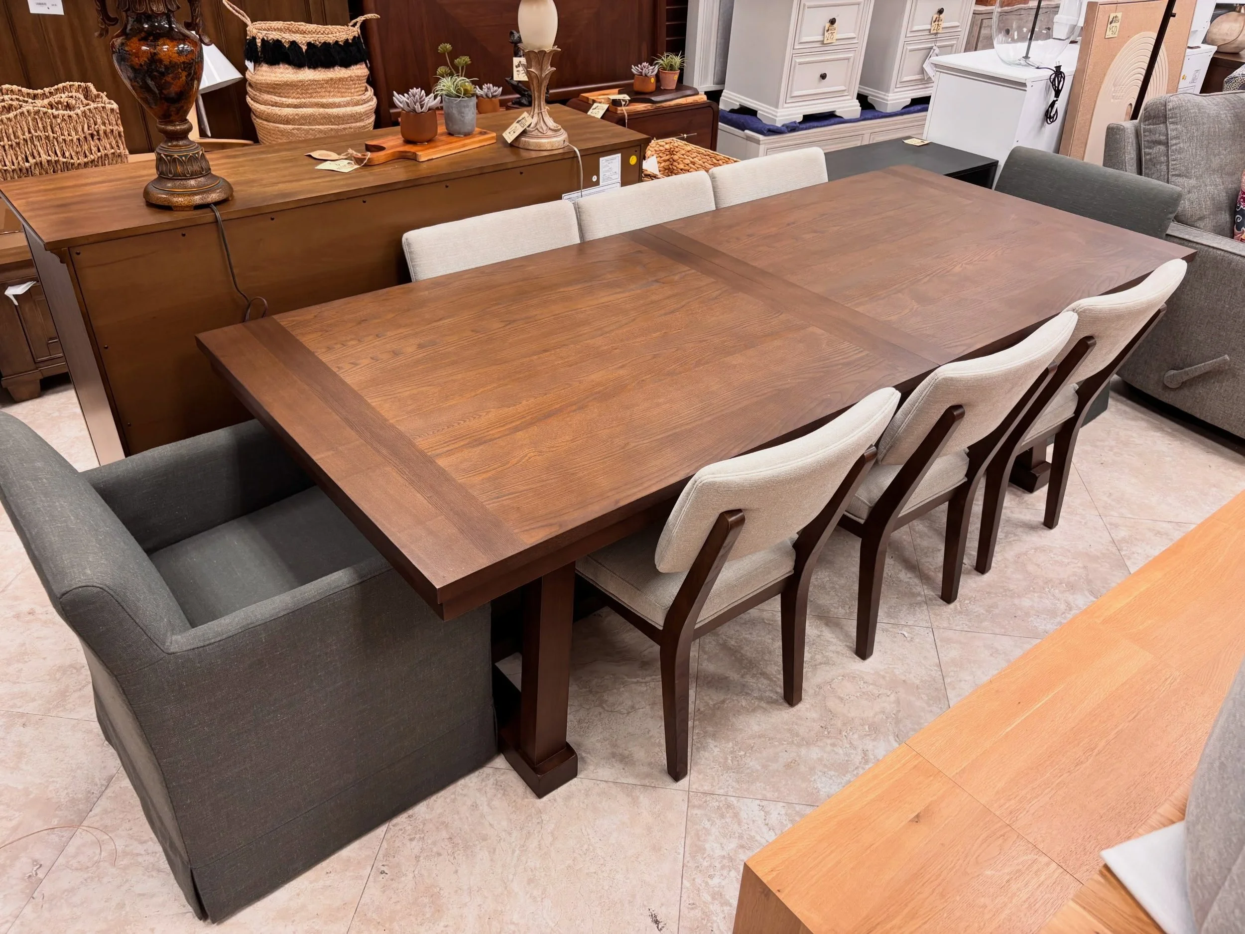 JUST ARRIVED &mdash; by popular demand!! 🦏

Mendocino 9pc Dining Table Set
✅ Like New Condition
📏 Table: 96&rdquo; x 40&rdquo; x 30&rdquo;H, Chairs: 20.5&rdquo; x 24&rdquo; x 33&rdquo;H, Leaf : 18&rdquo;.
💲1099

Rhino Decor
📍 13393 W Colonial Dr,
