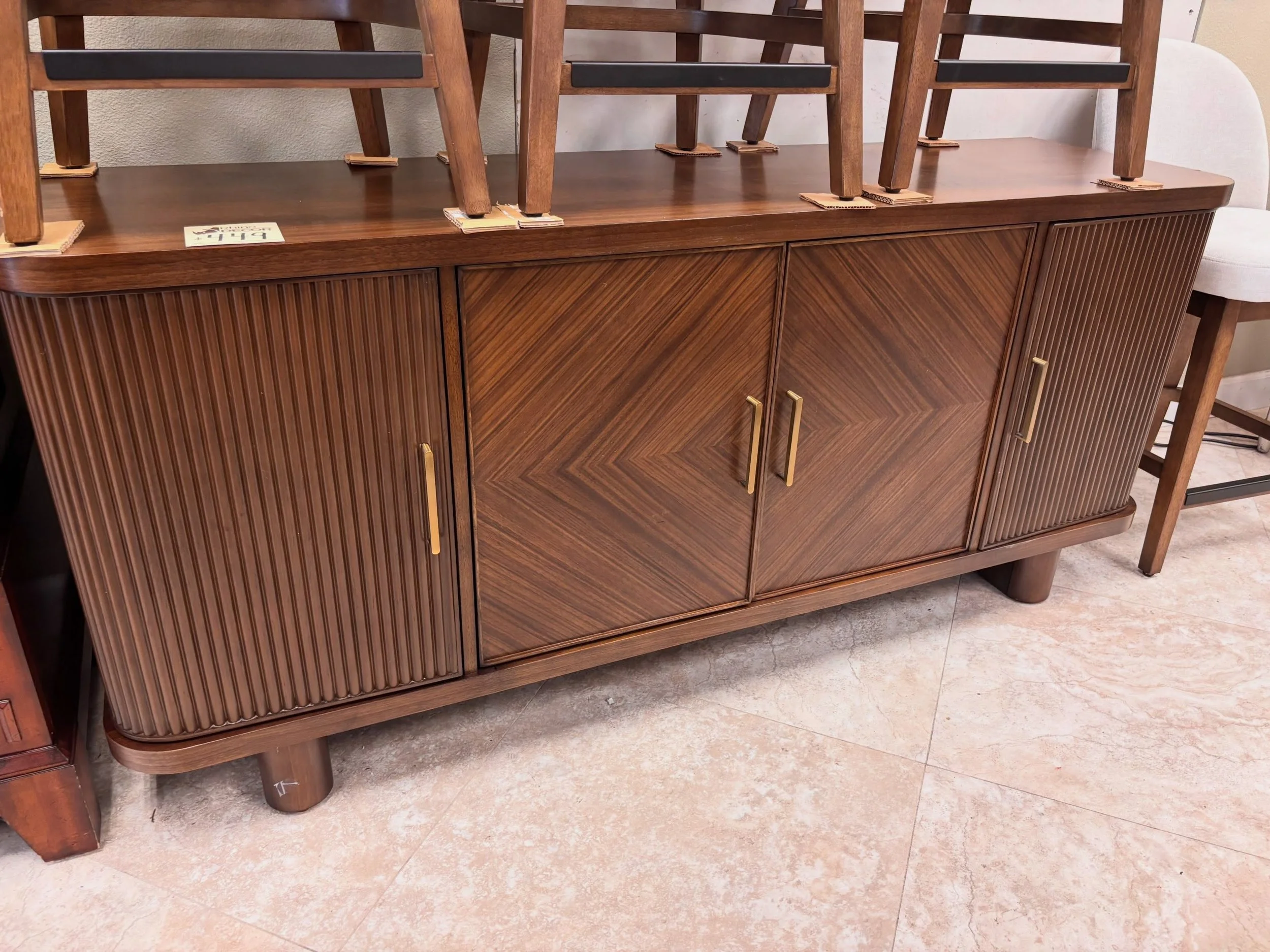 JUST ARRIVED &mdash; do not miss out on this one! 🦏

Montebello Walnut Console
✅ Like New Condition
📏 68&rdquo; x 19.5&rdquo; x 30&rdquo;H
💲449

Rhino Decor
📍 13393 W Colonial Dr, Winter Garden, FL 34787
🕙 Tue&ndash;Thu 10&ndash;5 | Fri&ndash;Sa