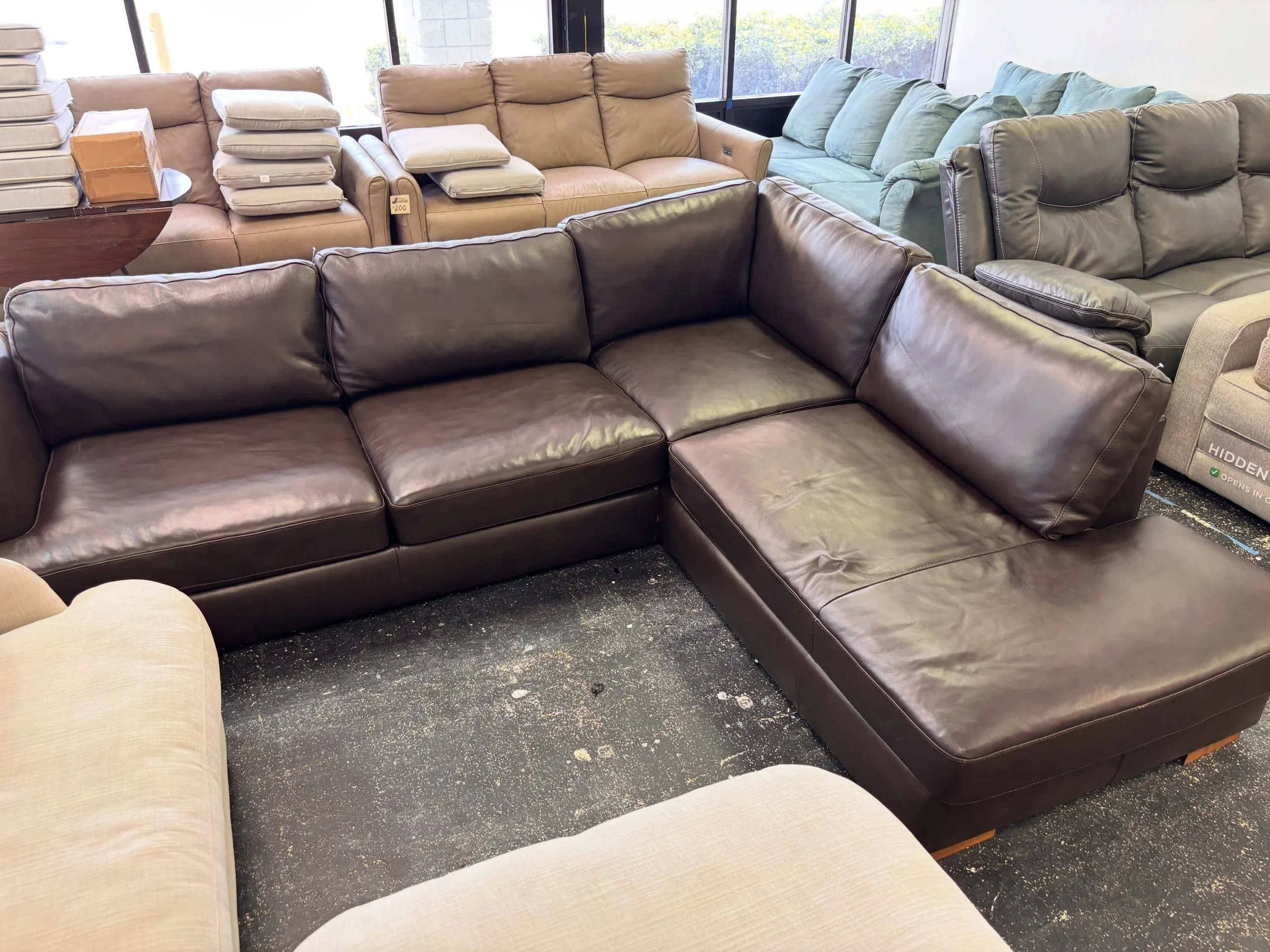JUST ARRIVED &mdash; do not miss out on this one! 🦏

Brown Top Grain Leather Sectional 
✅ Excellent Condition
📏 110&rdquo; x 91&rdquo; x 40&rdquo; x 33&rdquo;H
💲1500

Rhino Decor
📍 13393 W Colonial Dr, Winter Garden, FL 34787
🕙 Tue&ndash;Thu 10&