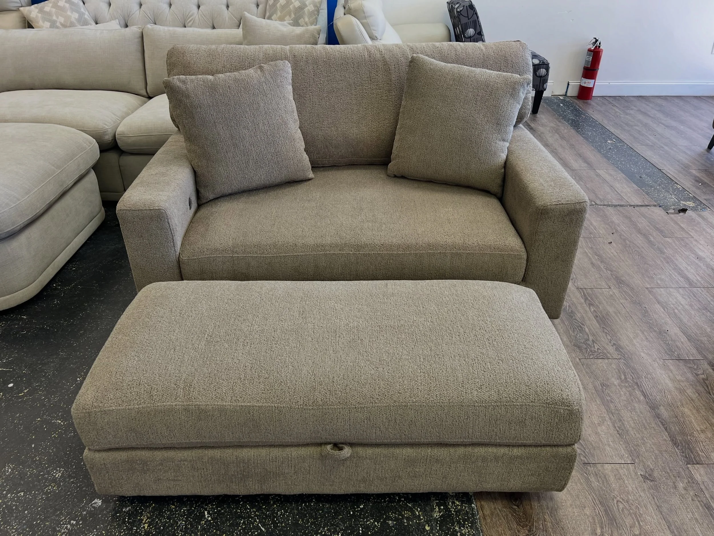 JUST ARRIVED &mdash; another great find at Rhino Decor 🦏

Taupe Oversized Chair + Storage Ottoman 
✅Like New Condition
📏 Chair: 64&rdquo; x 42&rdquo; x 26.5&rdquo;H, Ottoman: 50&rdquo; x 22&rdquo; x 16&rdquo;H.
💲300

Rhino Decor
📍 13393 W Colonia