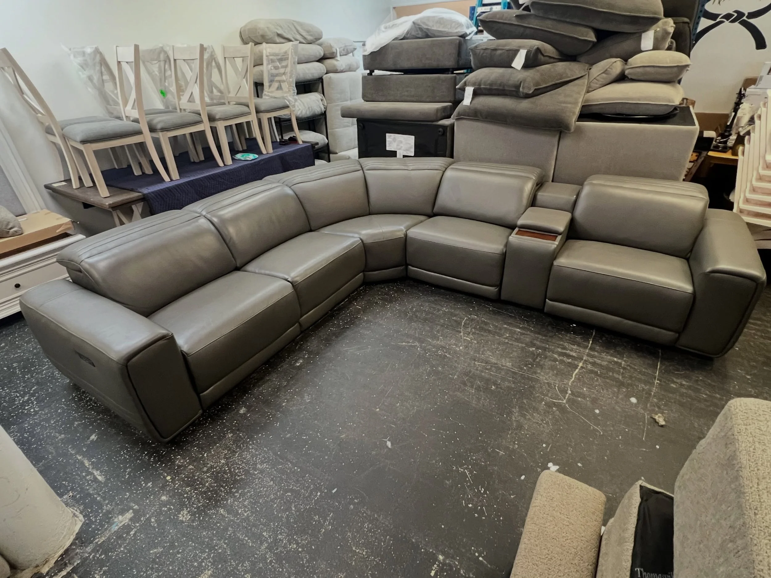JUST ARRIVED &mdash; by popular demand!! 🦏

Dark Gray Leather Karson Power Sectional 
✅ Like New Condition 
📏 135.5&rdquo; x 121.5&rdquo; x 30.5&rdquo;H
💲1750

Rhino Decor
📍 13393 W Colonial Dr, Winter Garden, FL 34787
🕙 Tue&ndash;Thu 10&ndash;5