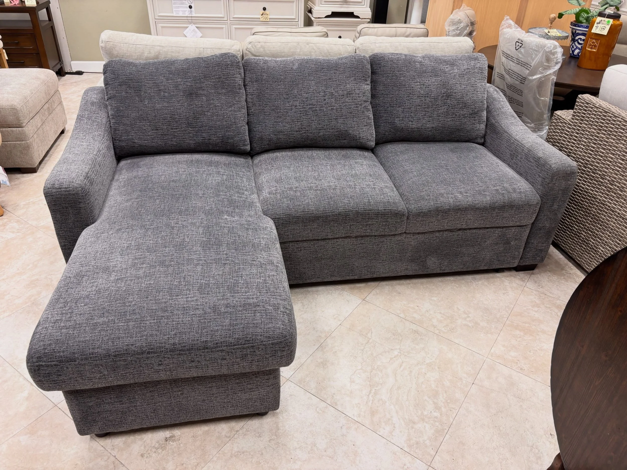 JUST ARRIVED &mdash; now on the showroom floor at Rhino Decor 

Gray Fabric Sofa Chaise w/Pullout Sleeper.
✅Great Condition 
📏 89&rdquo; x 65.5&rdquo; x 37.5&rdquo;H
💲649

Rhino Decor
📍 13393 W Colonial Dr, Winter Garden, FL 34787
🕙 Tue&ndash;Thu