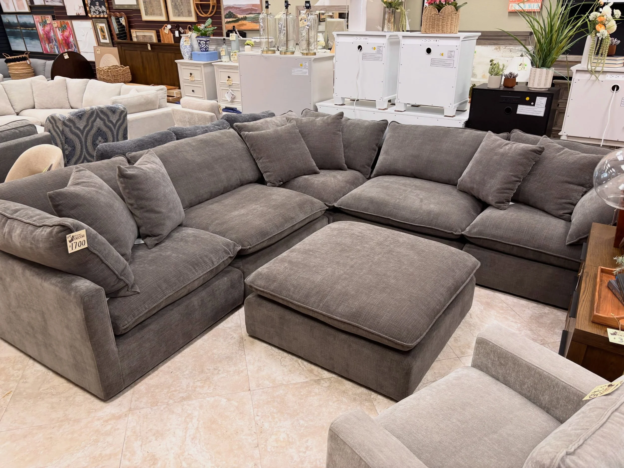 JUST ARRIVED ON SALES FLOOR &mdash; will not last long!! 🦏

Dark Gray Mira 6pc Modular Sectional
✅Like New Condition
📏 128&rdquo; x 128&rdquo; x 42.5&rdquo; x 34&rdquo; H
💲1700

Rhino Decor
📍 13393 W Colonial Dr, Winter Garden, FL 34787
🕙 Tue&nd