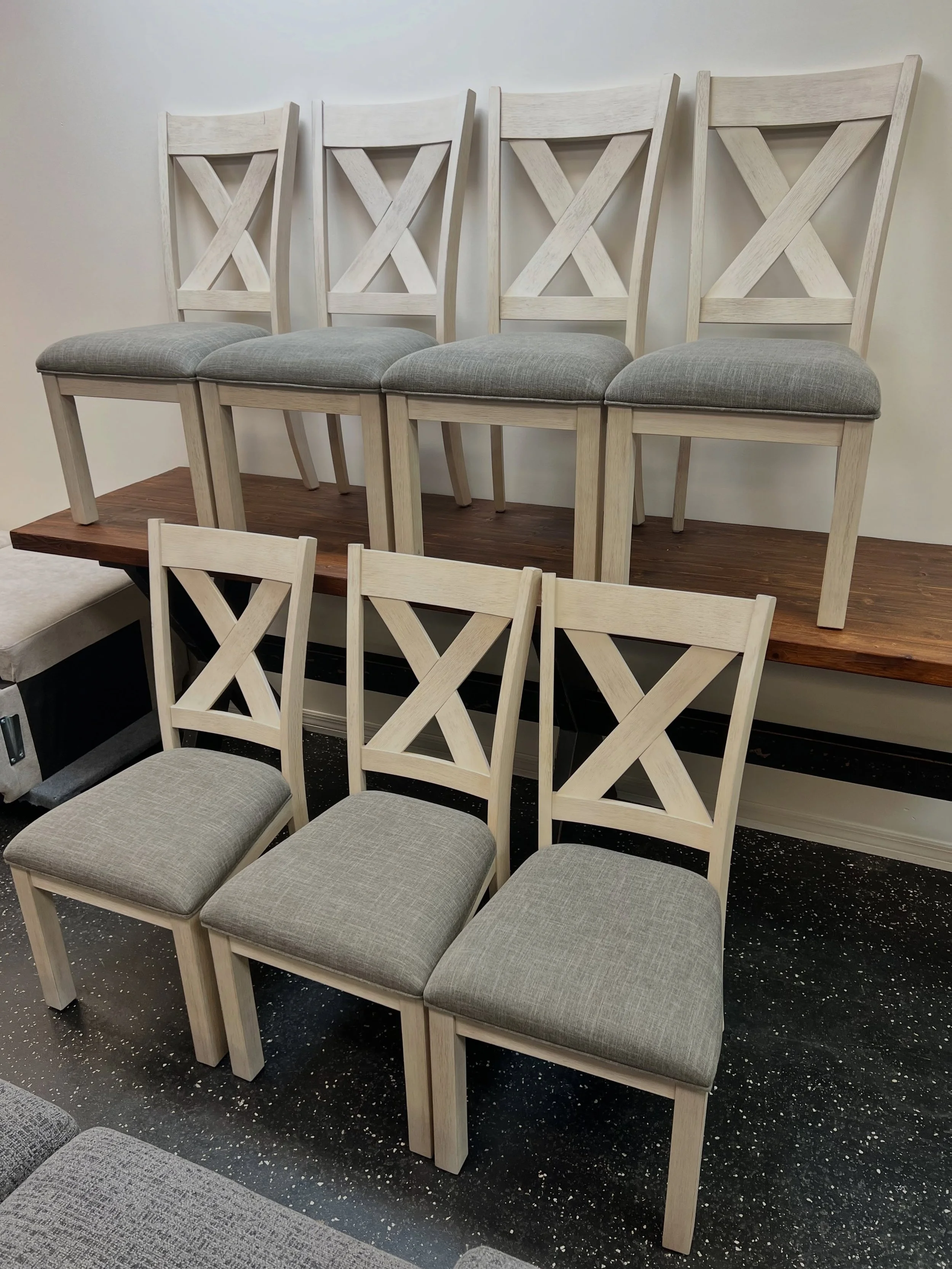 JUST ARRIVED &mdash; and priced to move!! 🦏 

Universal Broadmoore Farmhouse Dining Chairs (7)
✅Like New Condition
📏 20&rdquo; x 24&rdquo; x 40&rdquo;H, Floor to Seat 19&rdquo;H. 
💲450 for set of 7

Rhino Decor
📍 13393 W Colonial Dr, Winter Garde