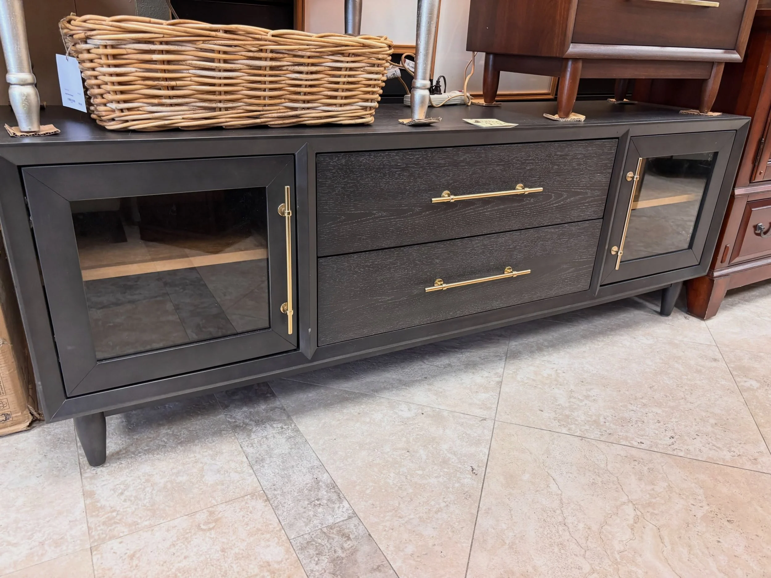 JUST ARRIVED &mdash; class style, smart savings 🦏

Charcoal 72&rdquo; Media Console 
✅ Like New Condition
📏 72&rdquo; x 18&rdquo; x 25&rdquo;H
💲275

Rhino Decor
📍 13393 W Colonial Dr, Winter Garden, FL 34787
🕙 Tue&ndash;Thu 10&ndash;5 | Fri&ndas