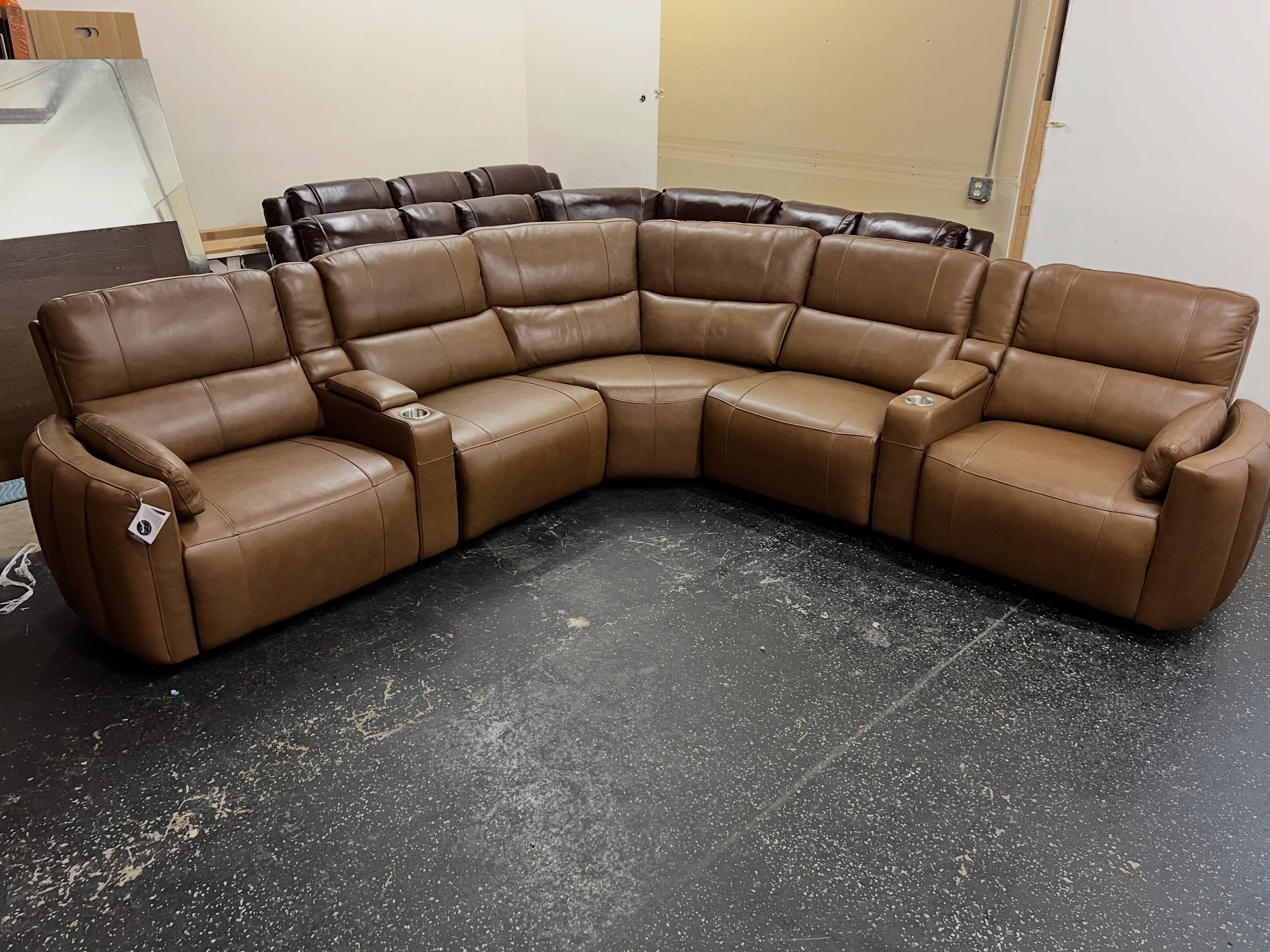 JUST ARRIVED &mdash; class style, smart savings 🦏

Lauretta Andan Leather 7pc Power Reclining Sectional w/Power Headrests
✅Like New Condition
📏 132&rdquo; x 132&rdquo; x 42&rdquo; x 41&rdquo;H
💲 2800

Rhino Decor
📍 13393 W Colonial Dr, Winter Gar