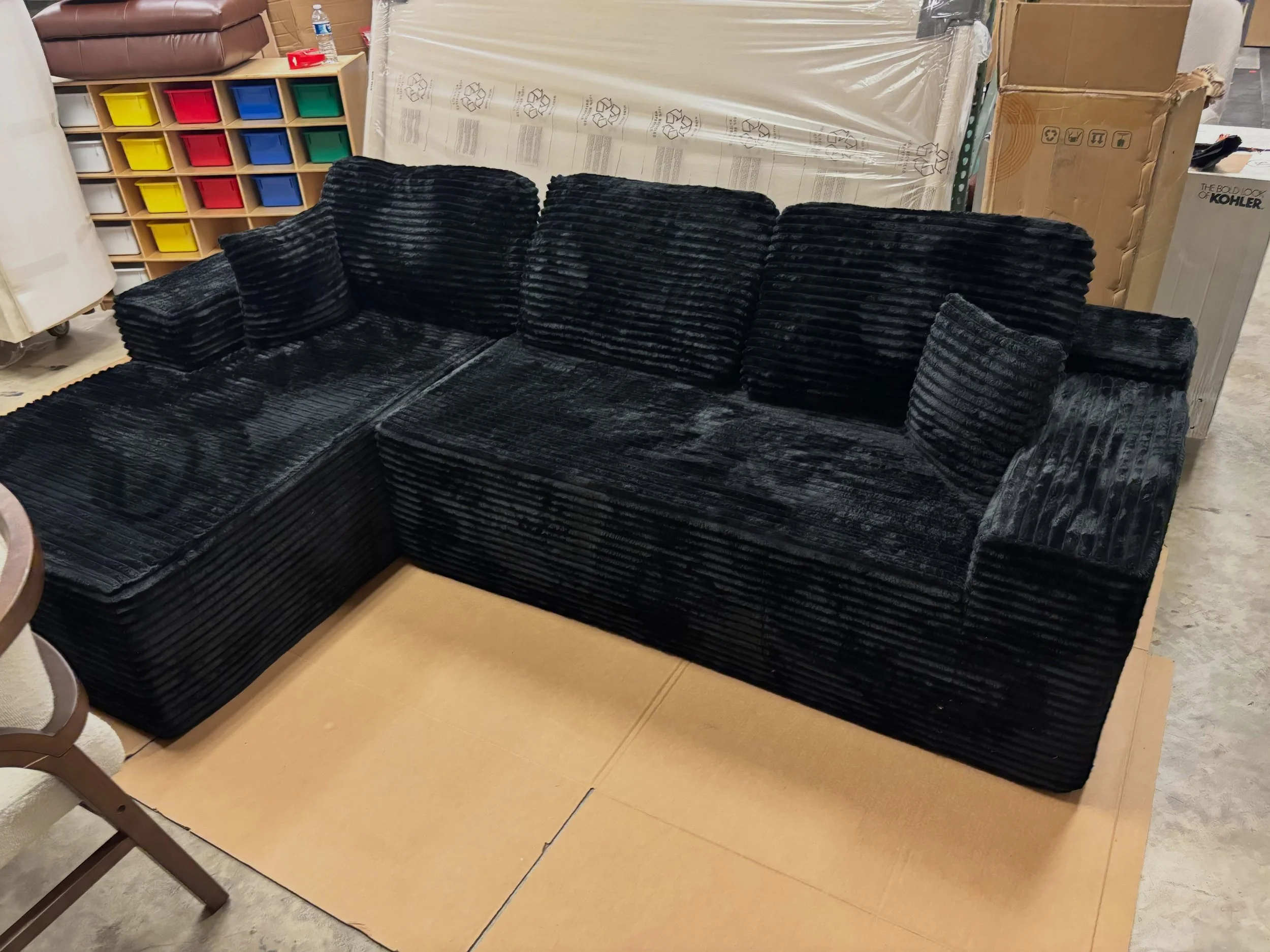 JUST ARRIVED &mdash; another great find at Rhino Decor 🦏

Black Boneless L-Shape Sectional
✅Like New Condition
📏 96&rdquo; x 61.5&rdquo; x 37&rdquo; x 24&rdquo;H(length x chaise depth x seat depth x height)
💲200

Rhino Decor
📍 13393 W Colonial Dr