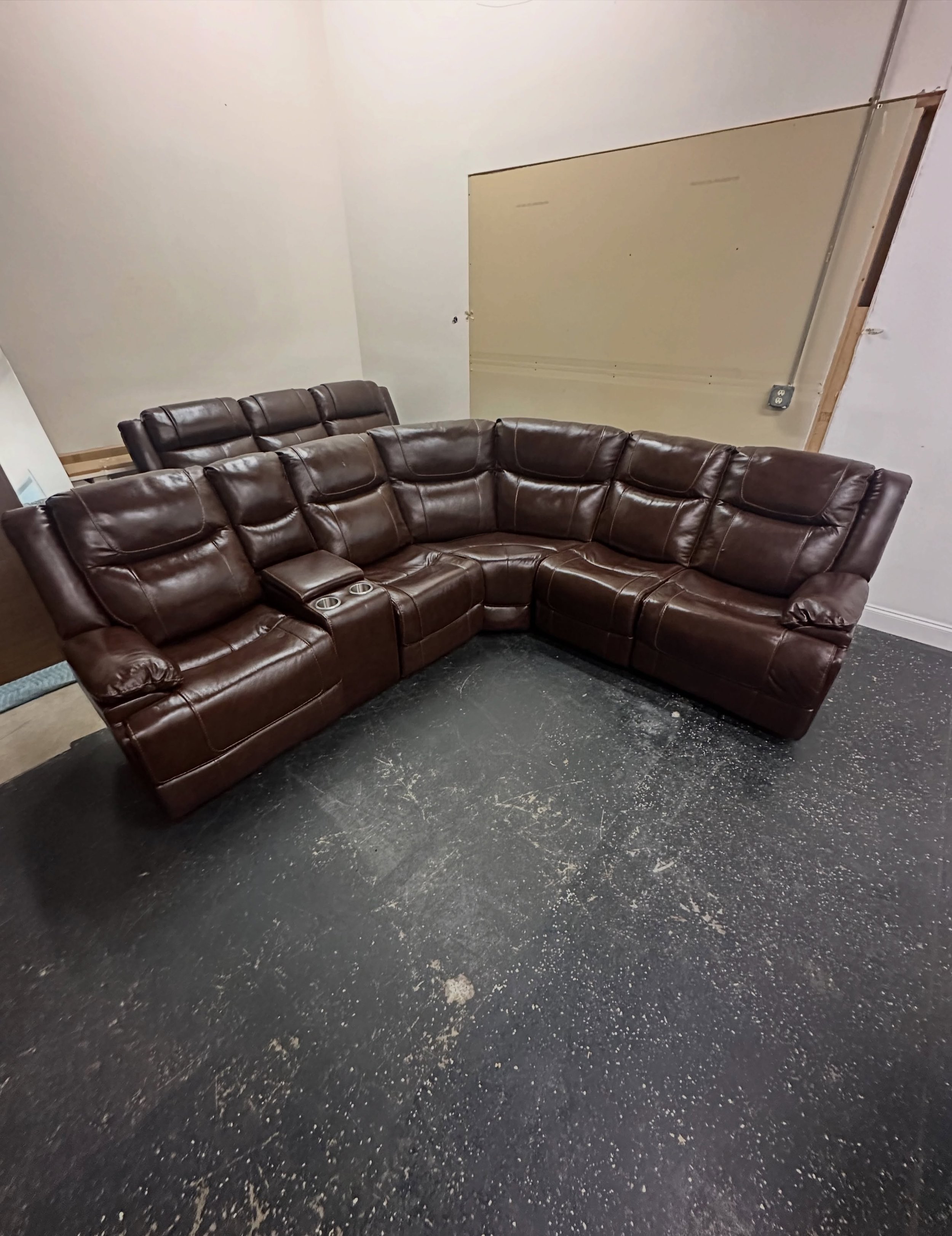 JUST ARRIVED &mdash; another great find at Rhino Decor 🦏

Cahill 6pc Brown Leather Overstuffed Manual Reclining Sectional Sofa
✅Like New Condition, Open Box unit (small scuff on one back piece)
📏 104&rdquo; x 90&rdquo; x 38&rdquo; x 41&rdquo;H
💲89