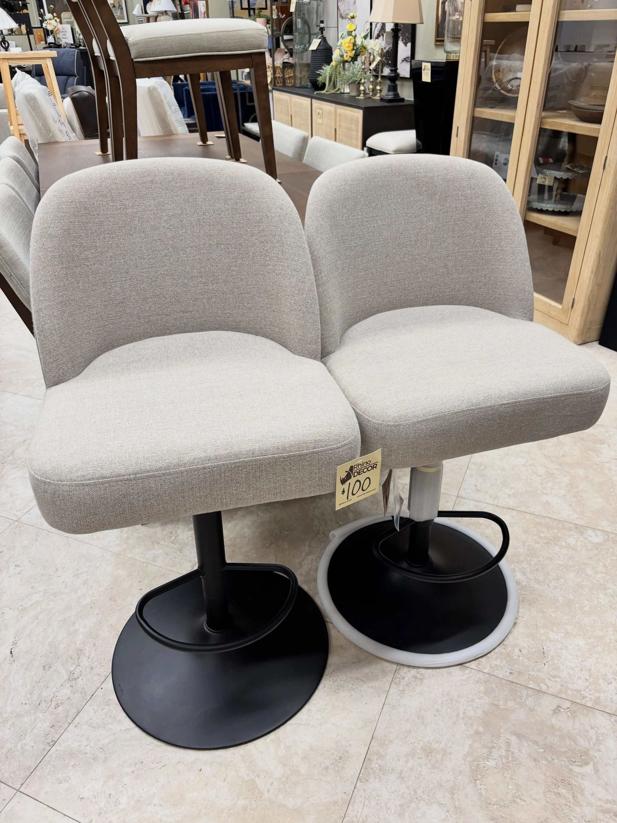 JUST ARRIVED &mdash; do not miss out on this one! 🦏 

Highland Fabric Gas Lift Barstools (2)
✅ Like New Condition
📏 20&rdquo; x 20&rdquo; x 25.5H to 33&rdquo;H
$100 each, 2 available 

Rhino Decor
📍 13393 W Colonial Dr, Winter Garden, FL 34787
🕙 