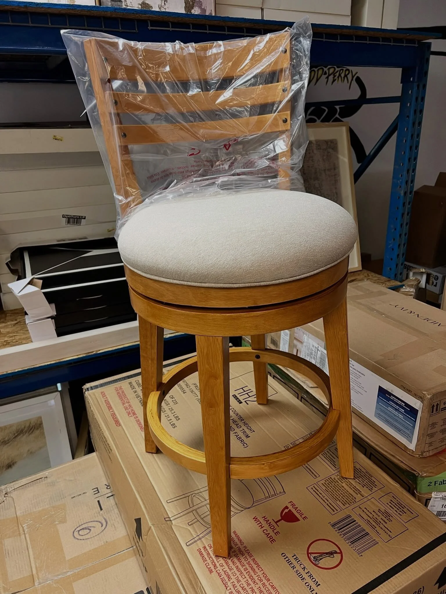 JUST ARRIVED &mdash; another great find at Rhino Decor 🦏

Lemon Grove Swivel Counter Stools (2) 
✅ New Condition, Out of the Box.
📏 21&rdquo; x 21&rdquo; x 39&rdquo;H, 26&rdquo;H from floor to seat. 
💲225

Rhino Decor
📍 13393 W Colonial Dr, Winte