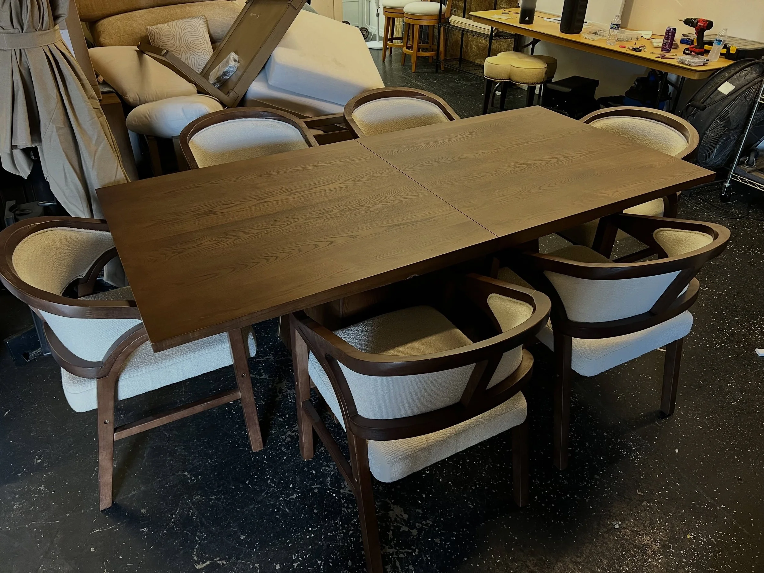 JUST ARRIVED &mdash; another great find at Rhino Decor 🦏

Rectangle Dining Table + 6 Chairs 
✅ Good Condition, small marks on table and chairs
📏 Table: 82&rdquo; x 40&rdquo; x 30&rdquo;H, Chairs: 22&rdquo; x 25&rdquo; x 32.5&rdquo;H
💲400

Rhino De